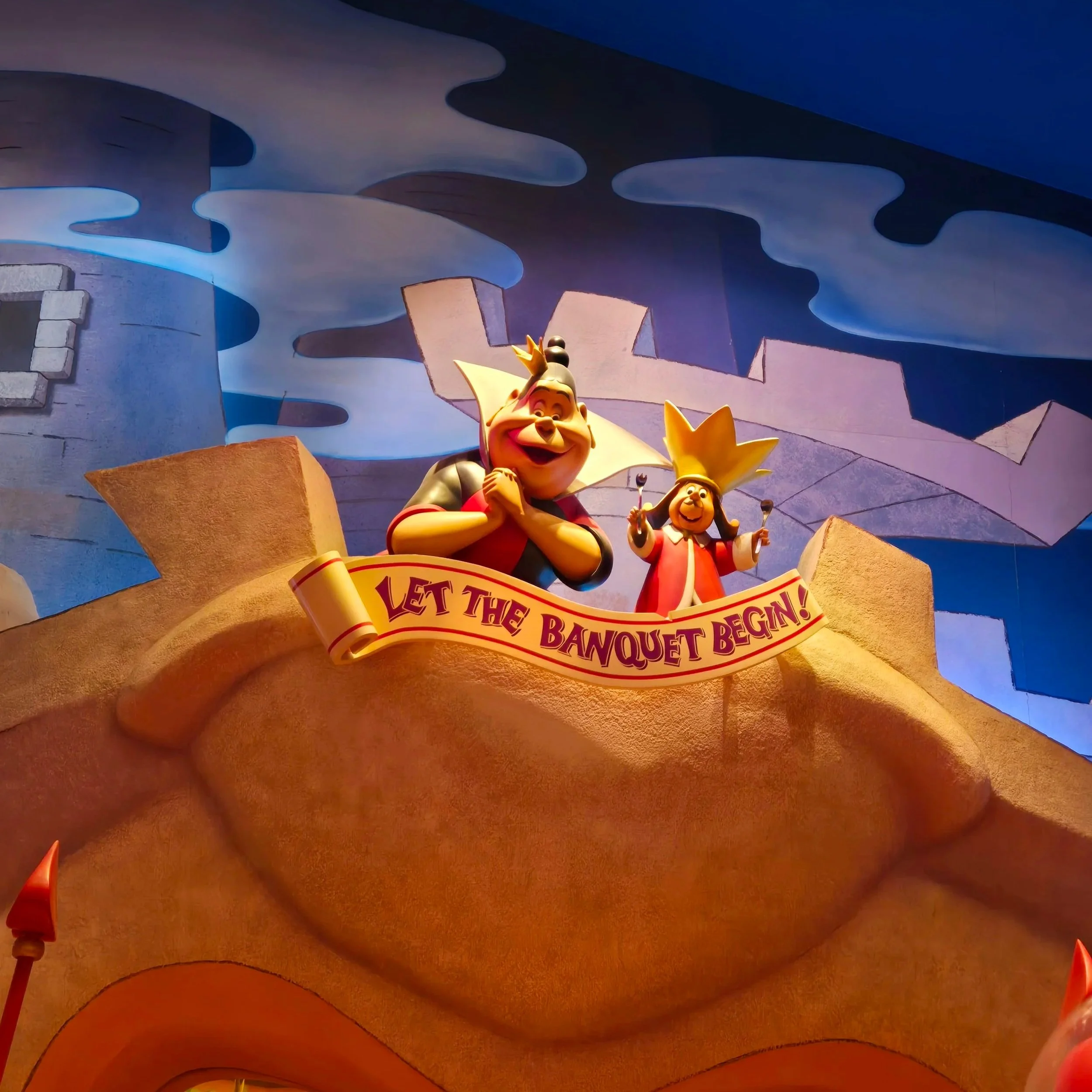 Queen-of-Hearts-Cafe-Disney.jpg