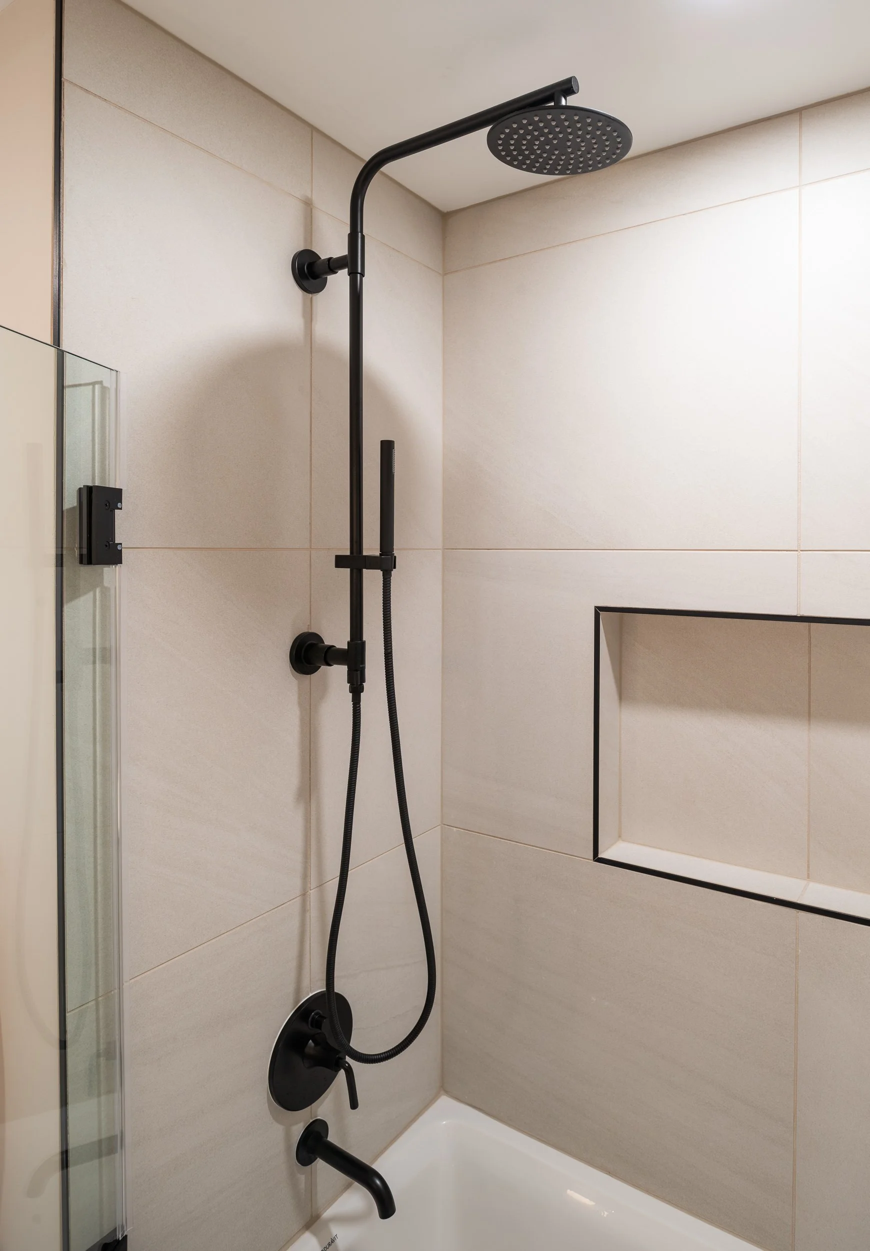 Latina-Design_Tony-Hughes-Photo-140937.jpg