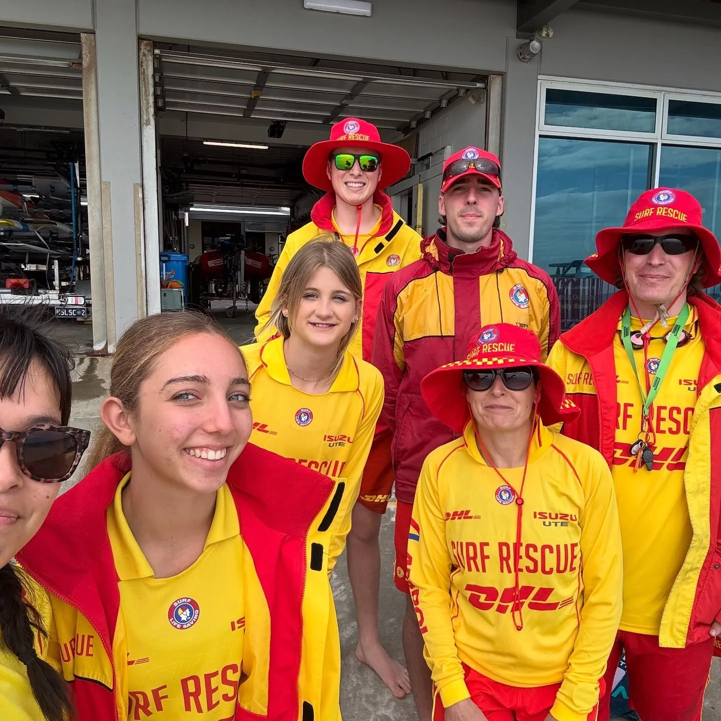 Apparently it&rsquo;s November?! 
🥶 ⛅️ 😎 

Thanks Red Patrol 🫡 

Smiling faces in all conditions 😃

@surflifesa @visithenleybeach