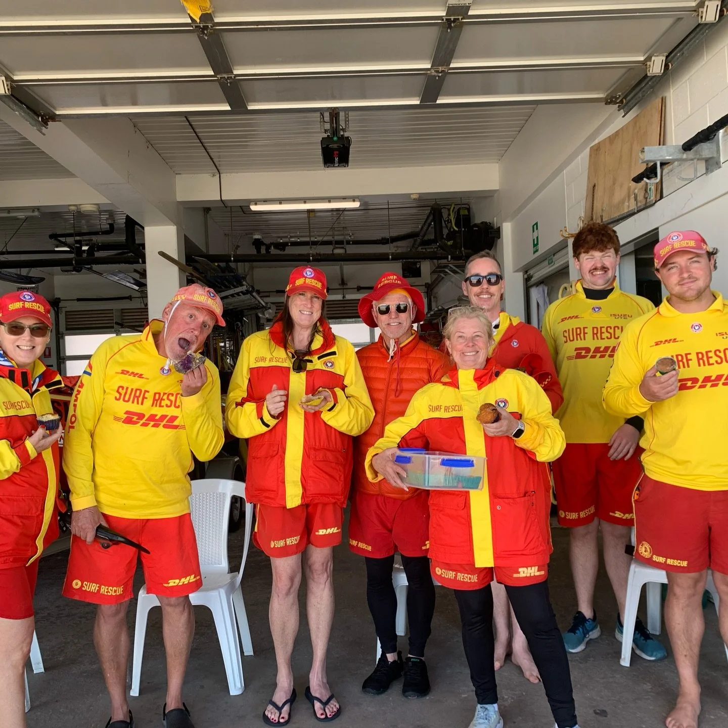 Here if you need! 

Pink Patrol having afternoon tea with an eye on the beach 🧁😎