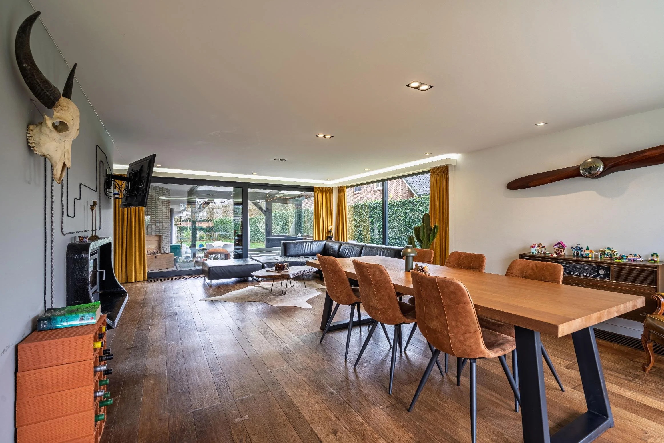 Vastgoedfotografie van een gezellige moderne eetkamer in Gent