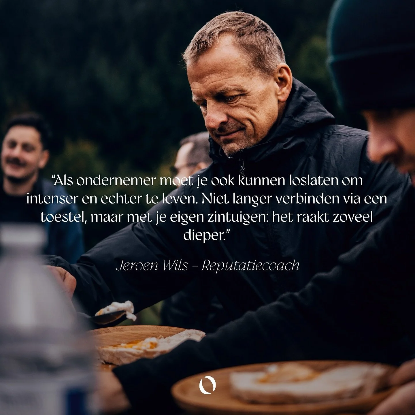 In the open biedt ondernemers, managers en hun teams een outdoor experience waarbij je jezelf en anderen (her)ontdekt op het ritme van de natuur.
Je verblijft 48 uur in rustgevende natuur waar authenticiteit, bewustwording en persoonlijke groei cent