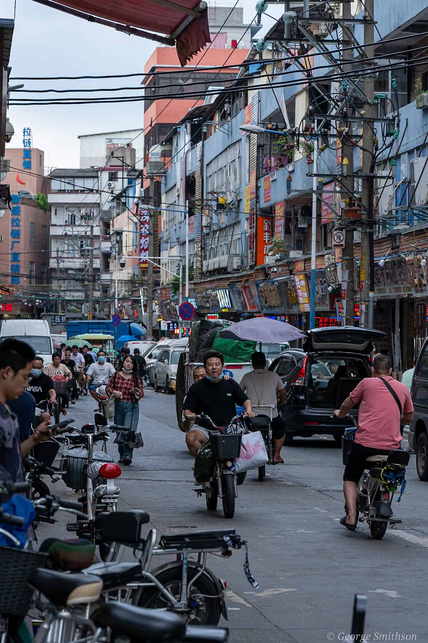 Organised chaos. Guangzhou, China, 2023.