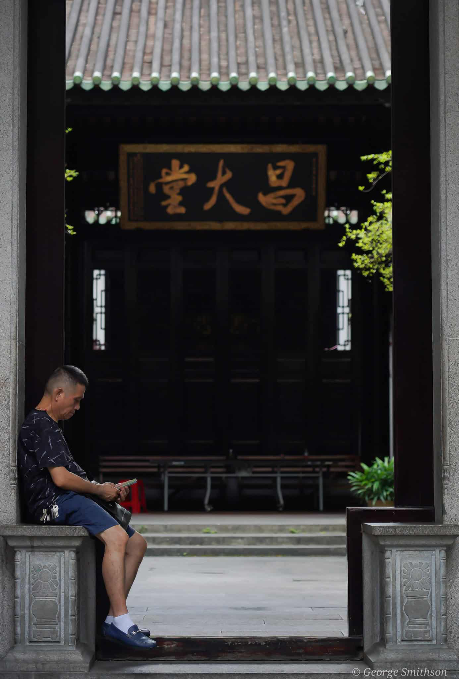 Taking a break. Guangzhou, China, 2022.