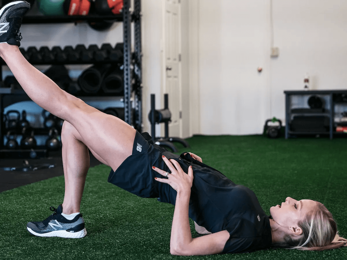 Strength training exercise for runners to strengthen hips and core