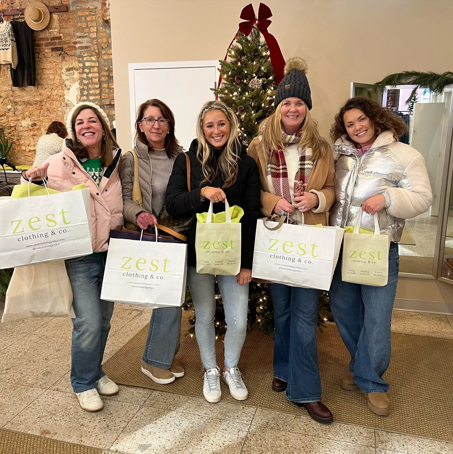 Moments like these are what the holidays are all about&hellip; friends, laughter, and a little shopping to kick off the season❄️
Thank you for supporting our small business and filling Zest with so much joy. We&rsquo;re just getting started with the 