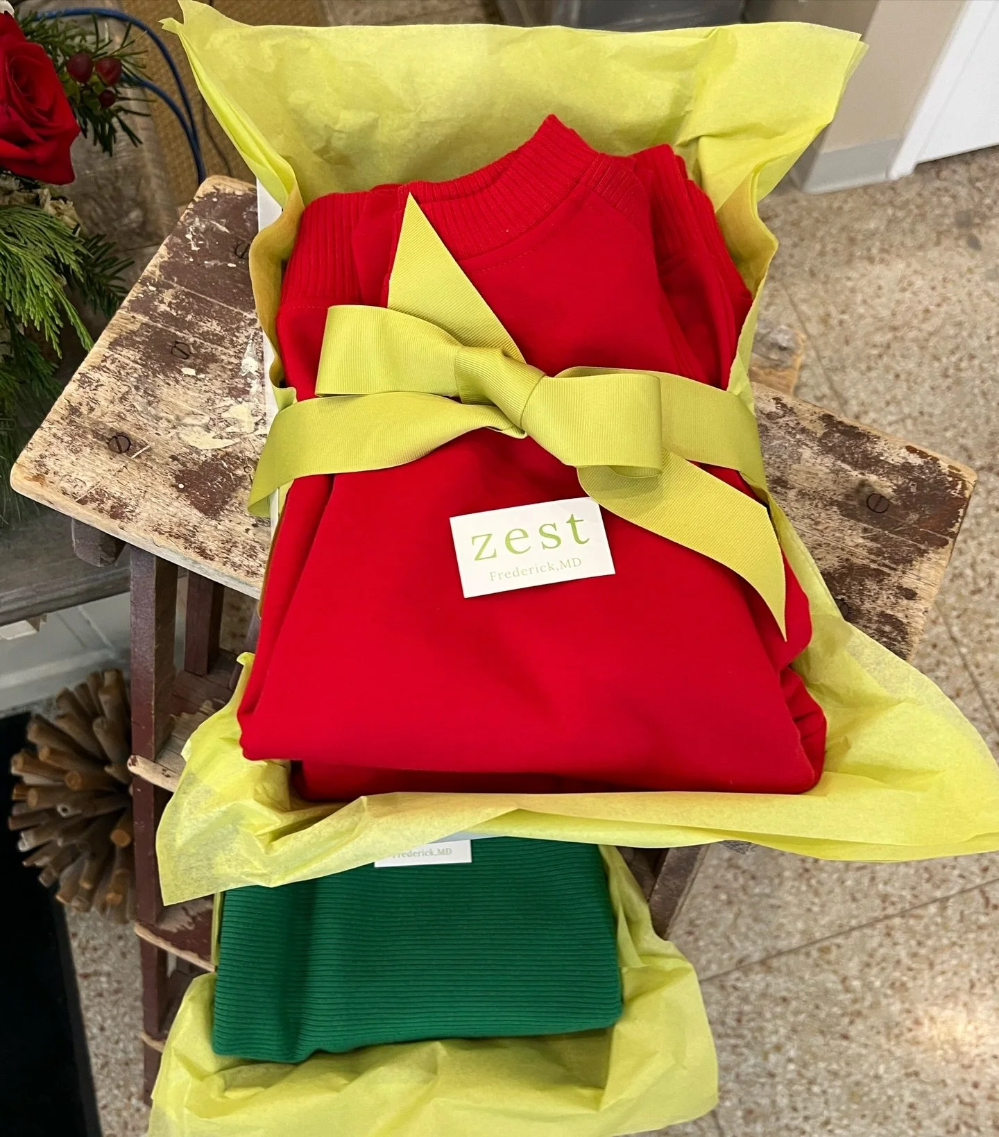 🎄❄️ 10 DAYS UNTIL CHRISTMAS ❄️🎄
The countdown is officially on and we&rsquo;re so excited to announce extended store hours to help you get all your holiday shopping done 🎁✨
Scroll to see our updated hours and come shop all the festive finds in sto