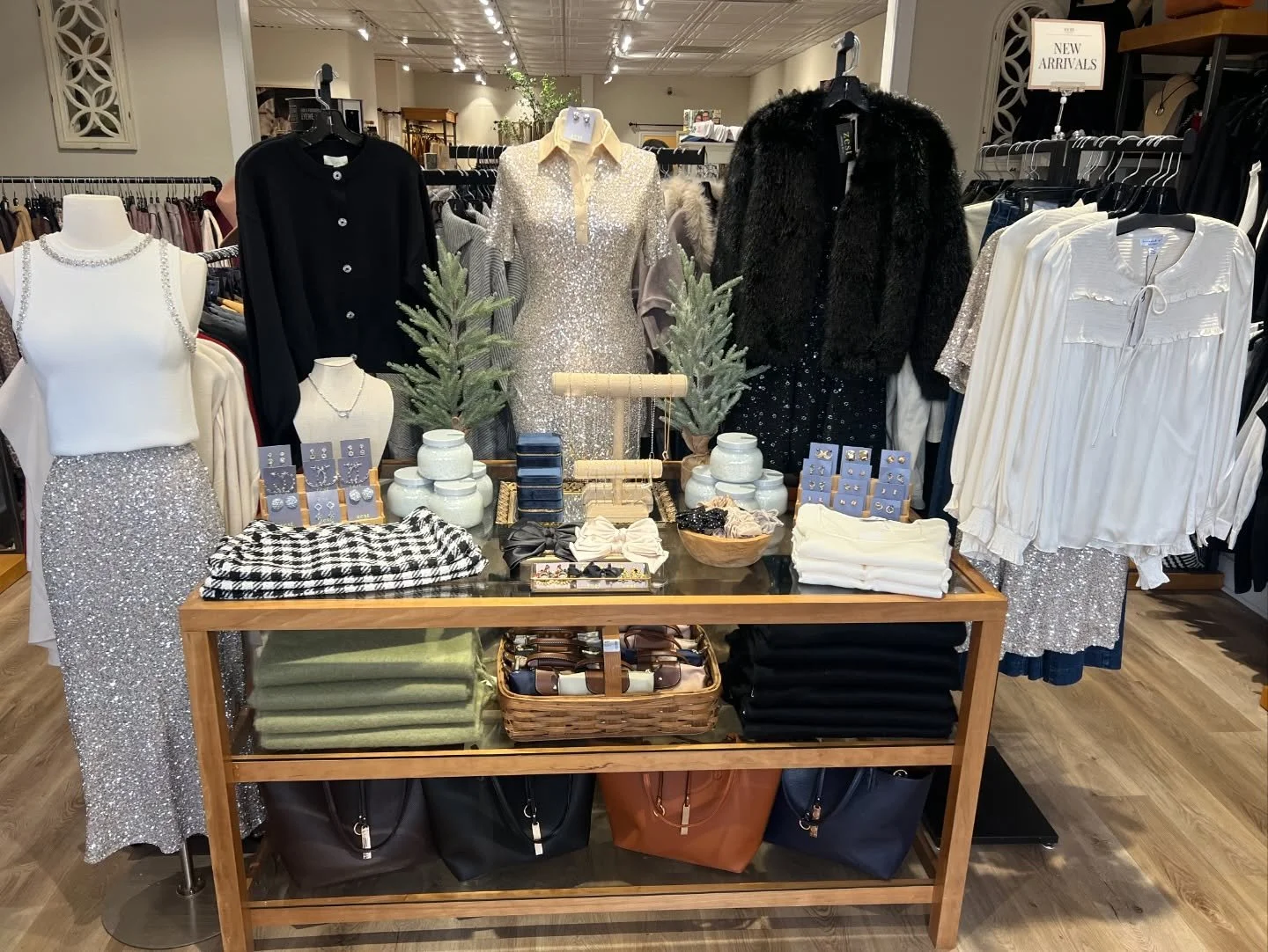 Christmas may be over, but the sparkle isn&rsquo;t going anywhere ✨
New Year&rsquo;s is right around the corner, and it&rsquo;s the perfect excuse to shine a little brighter. Whether you&rsquo;re ringing it in big or keeping it cozy, we&rsquo;ve got 