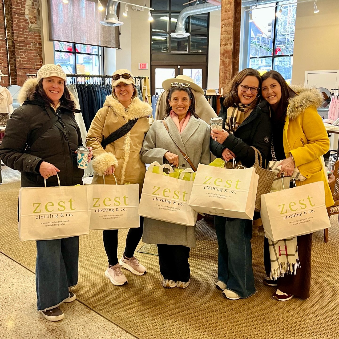 Ringing in the New Year with friends, fresh outfits, and a little spontaneous shopping ✨
Because starting a new chapter feels even better when you love what you&rsquo;re wearing 🥂🪩