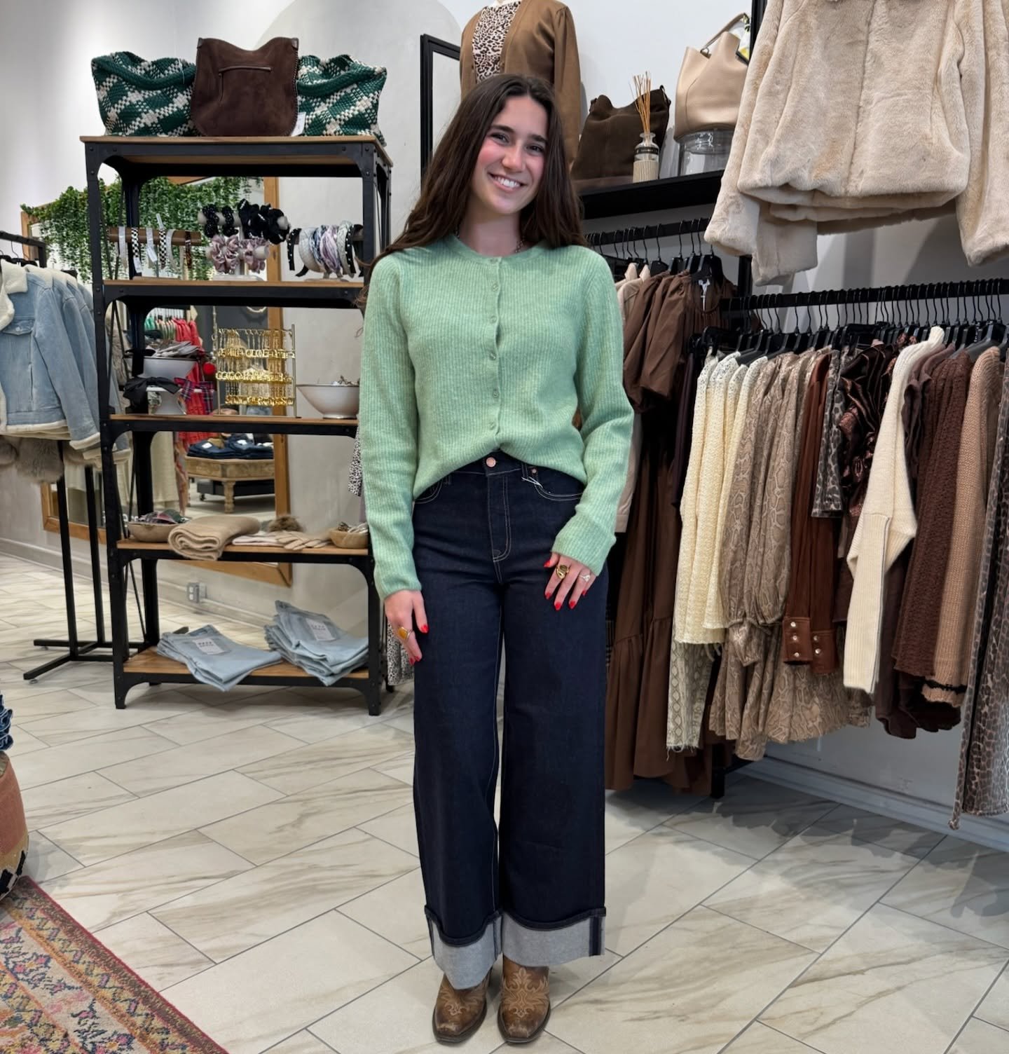 A little rain just means extra cozy outfits ☔️💚
Stop in and shop your rainy-day favorites! 
&bull;
#zestclothing #shoplocal #zestrichmond #shopsmall #rainydayvibes