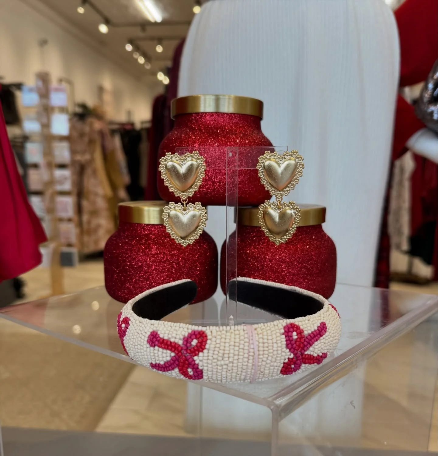 It&rsquo;s the little things that steal our hearts 💕
Beaded bags, heart accents, and Valentine details done right! 
Shop all the LOVE-ly new arrivals at our Zest Richmond Location this weekend! 
#zestrichmond #zestclothing #shopsmall #shoplocal #rva