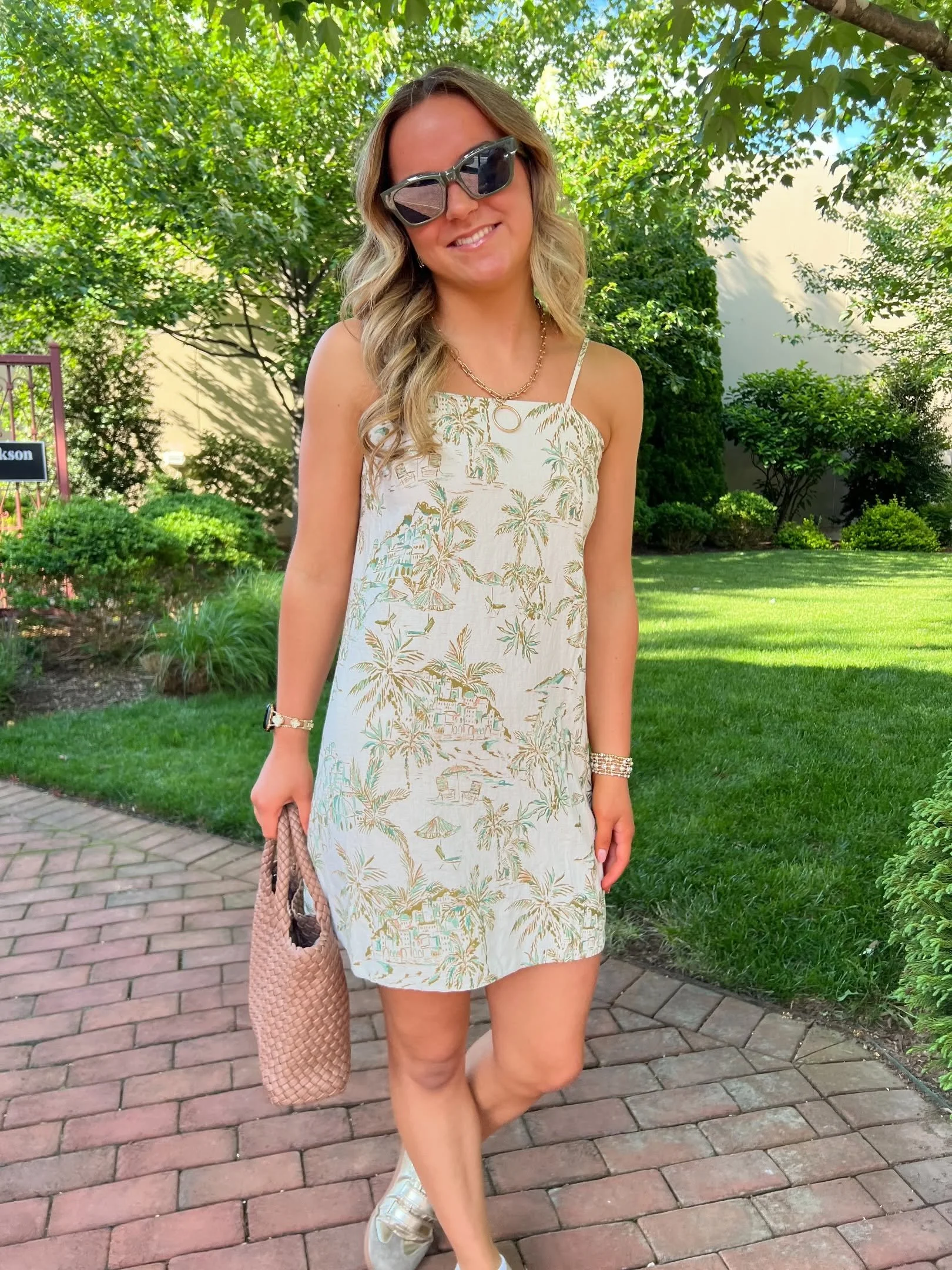 Vacation mode: on🌴 This easy, breezy dress is made for sunny getaways, seaside dinners, and exploring somewhere new!! Bonus points when paired with our favorite woven bag and sunnies🌞
#shopsmall #shoplocal #shopzestclothingandco