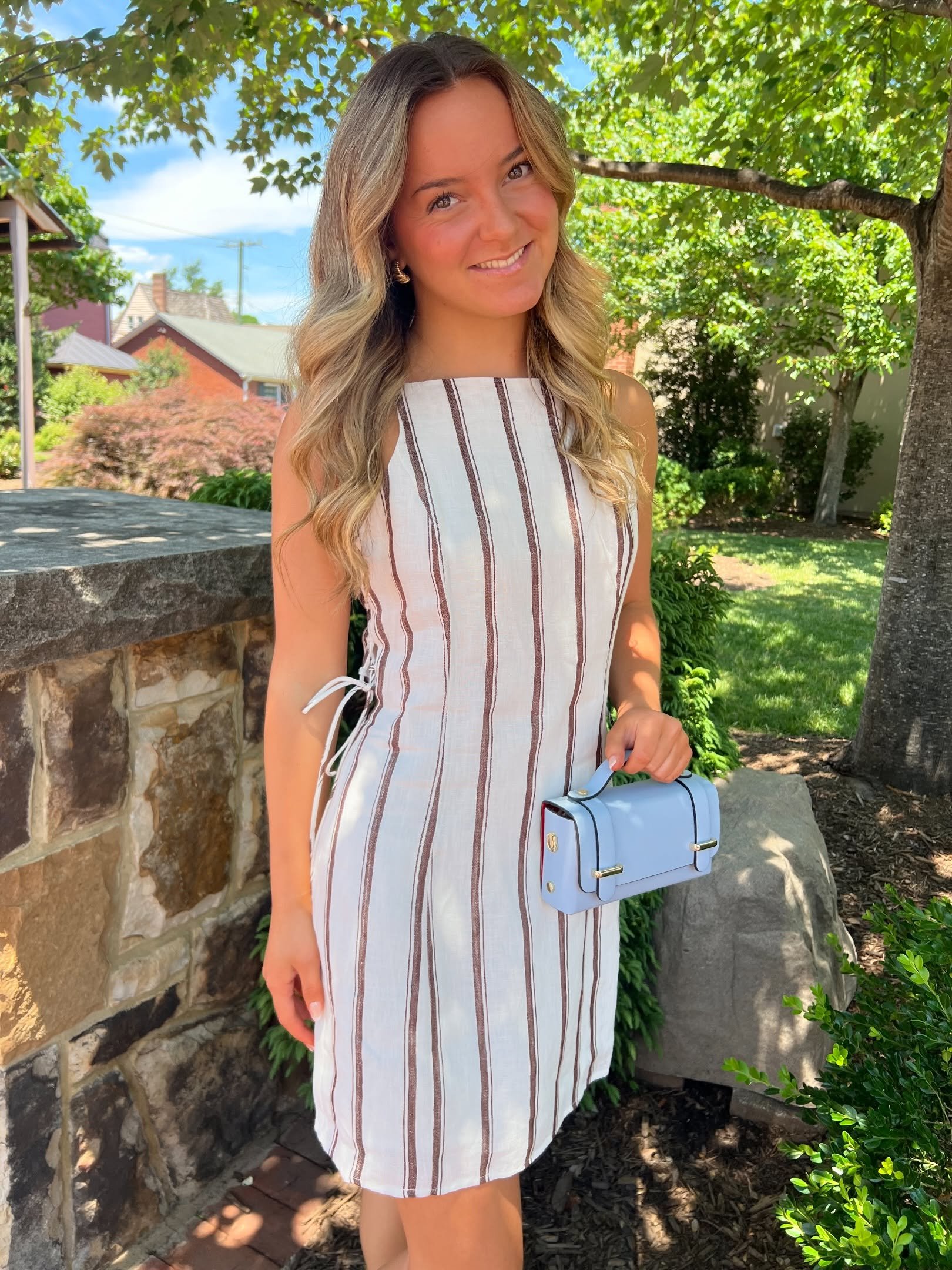 Neutral, timeless, and made for sunny days🌞
This new linen dress is lined with soft cotton for all-day comfort and finished with charming side tie details! Paired with our new powder blue handbag for a fresh take on summer style!
Stop by this weeken