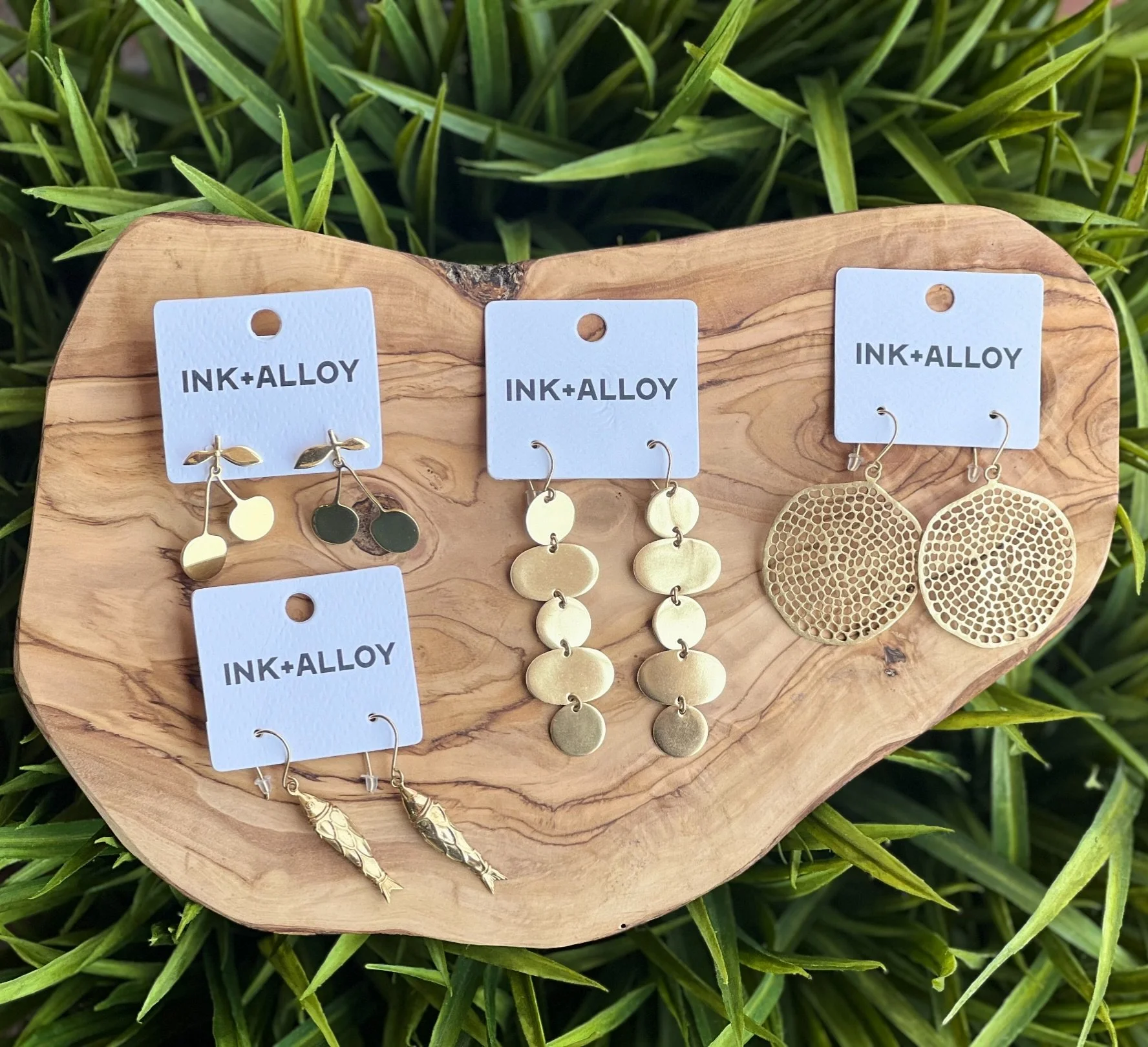 A little something different from INK + ALLOY✨
Known for their signature beaded earrings, but these lightweight metal styles deserve just as much attention. Timeless, versatile, and the perfect finishing touch for now through fall!
#shoplocal #shopsm