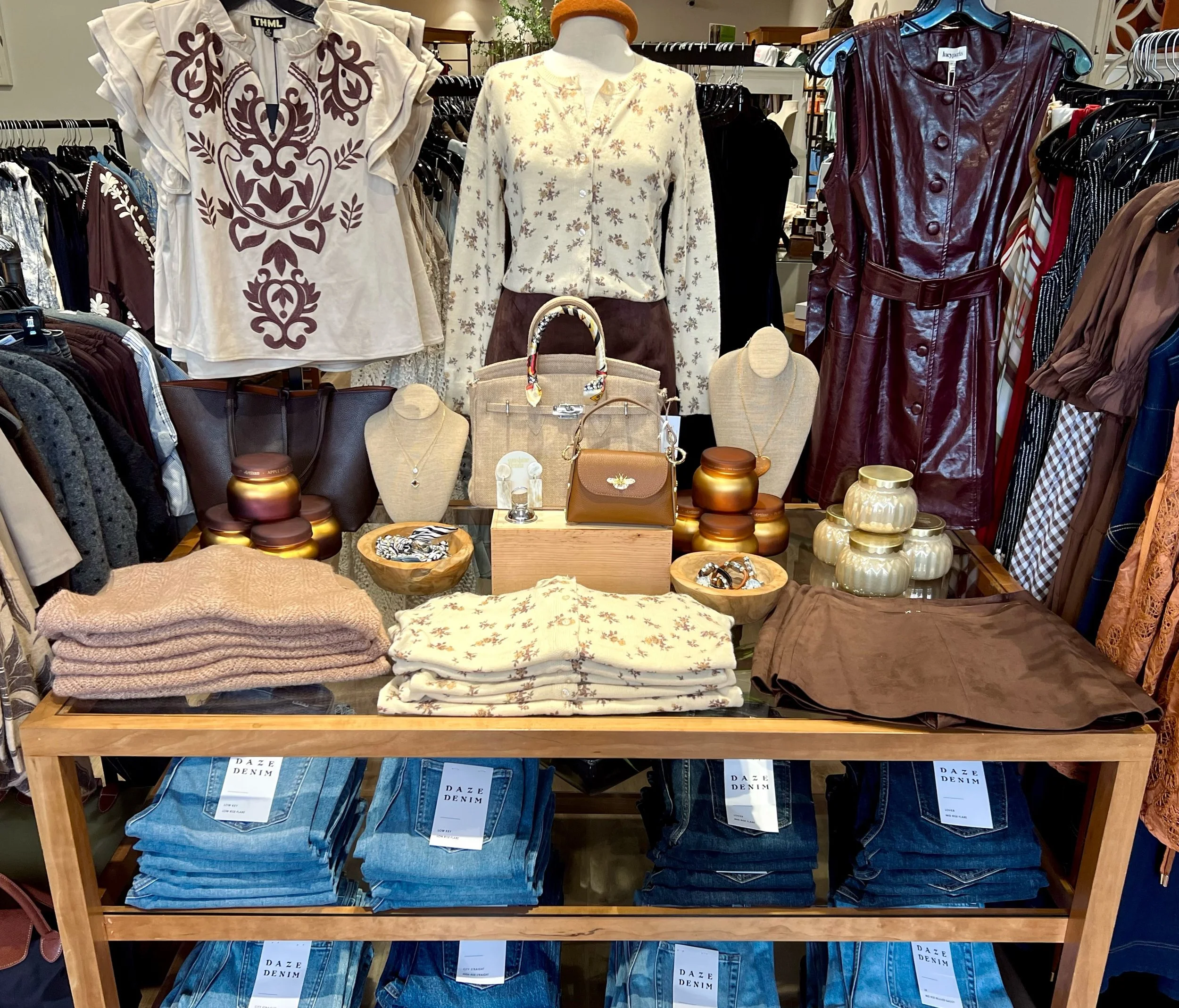 A little glimpse of what&rsquo;s waiting for you in store&hellip;🍂🤎#shopleesburgva #downtownleesburgva #fallfashion #zestclothingandco #shoplocal