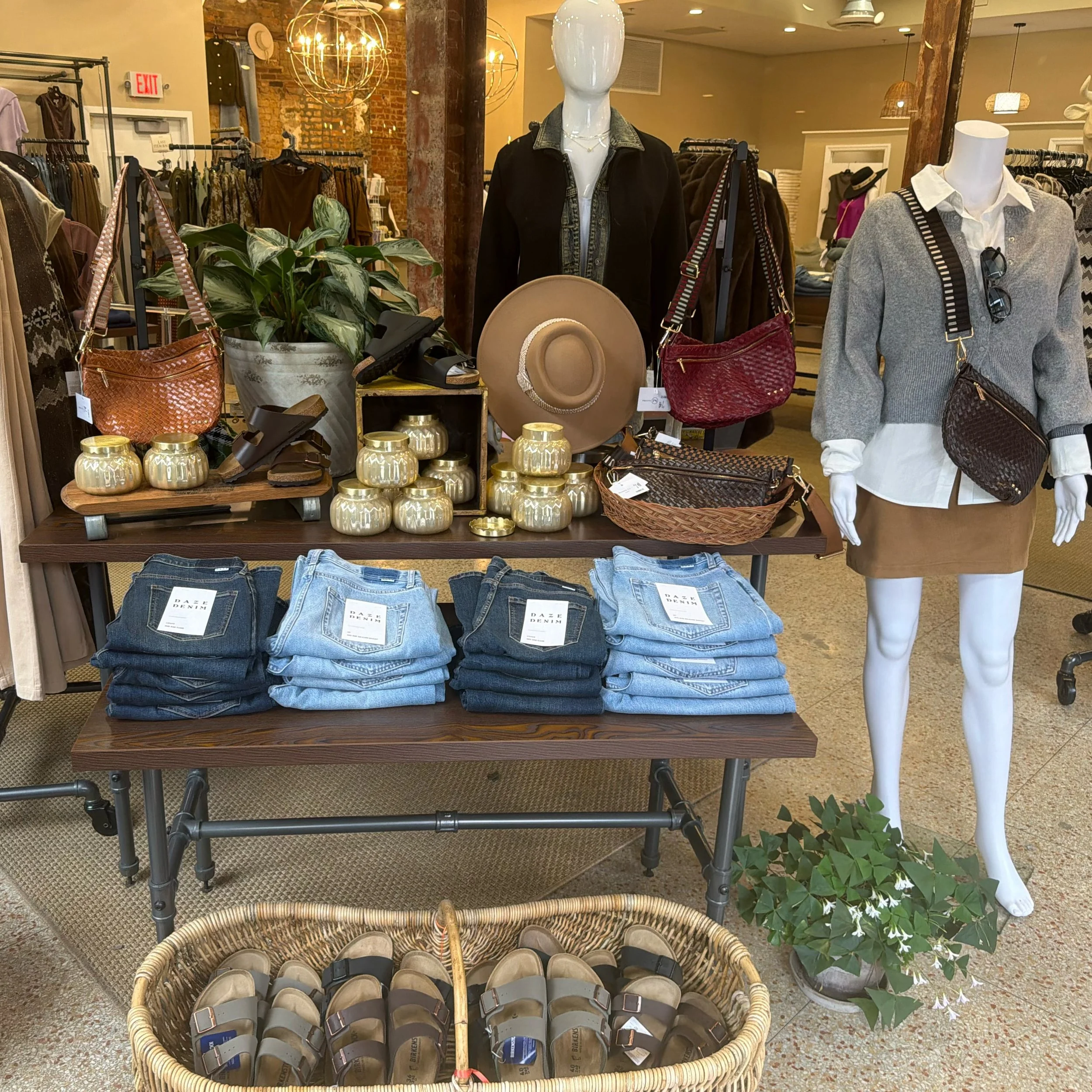Fall vibes in Frederick🤎🍂
#frederickmd #shoplocal #shopsmall #shopfrederickmd #zestclothingandco