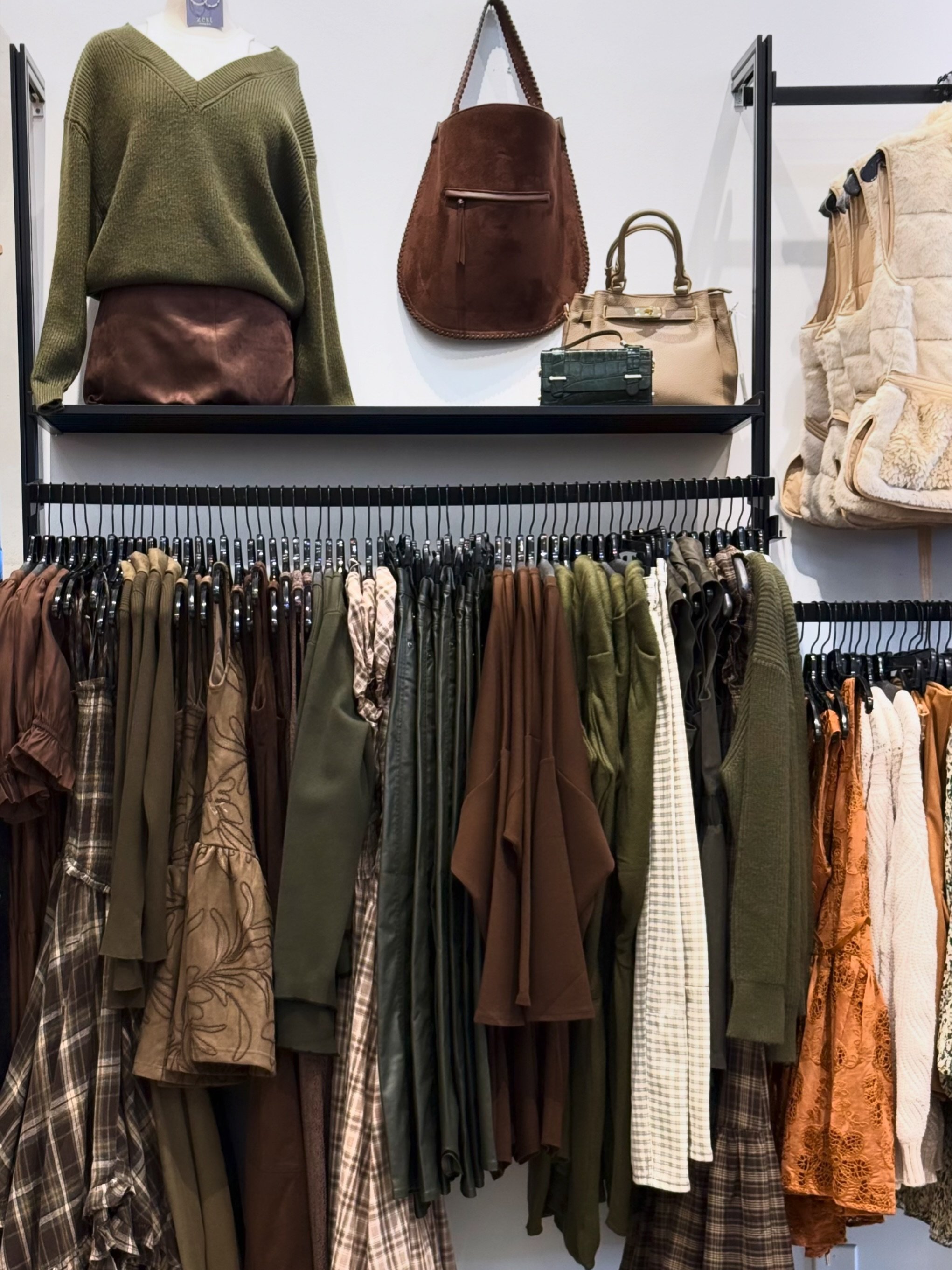 Fall looks good on you🍂🤎
Rich chocolate browns, earthy olive greens, cozy textures &amp; all the little details that make fall fashion our favorite. Your autumn wardrobe refresh starts here!
Stop by and shop your fall favorites at any of our four Z
