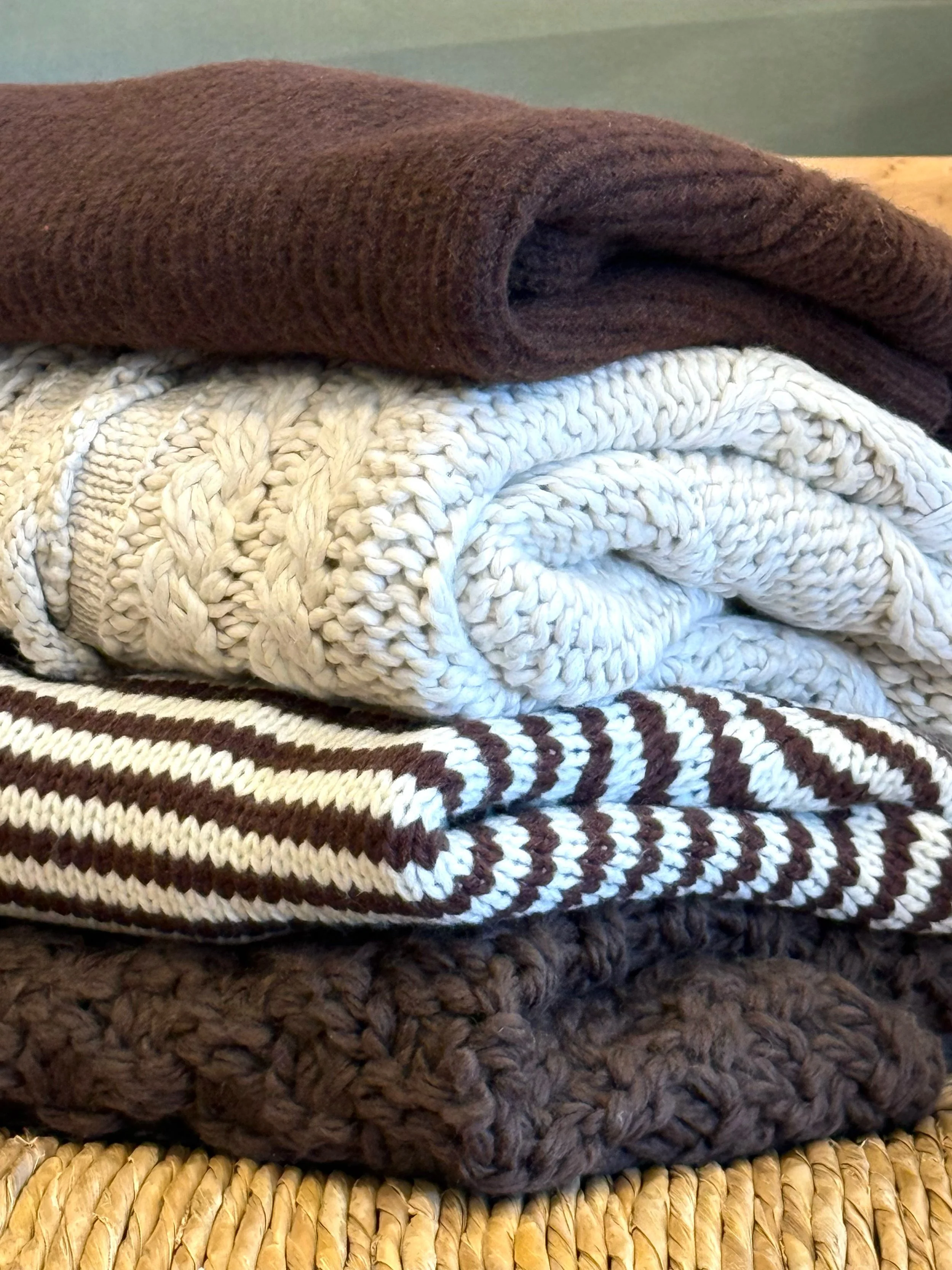 Officially sweater weather🍂🤎 #sweaterweather #fallsweater #shopsmall #shoplocal #shopzestclothingandco