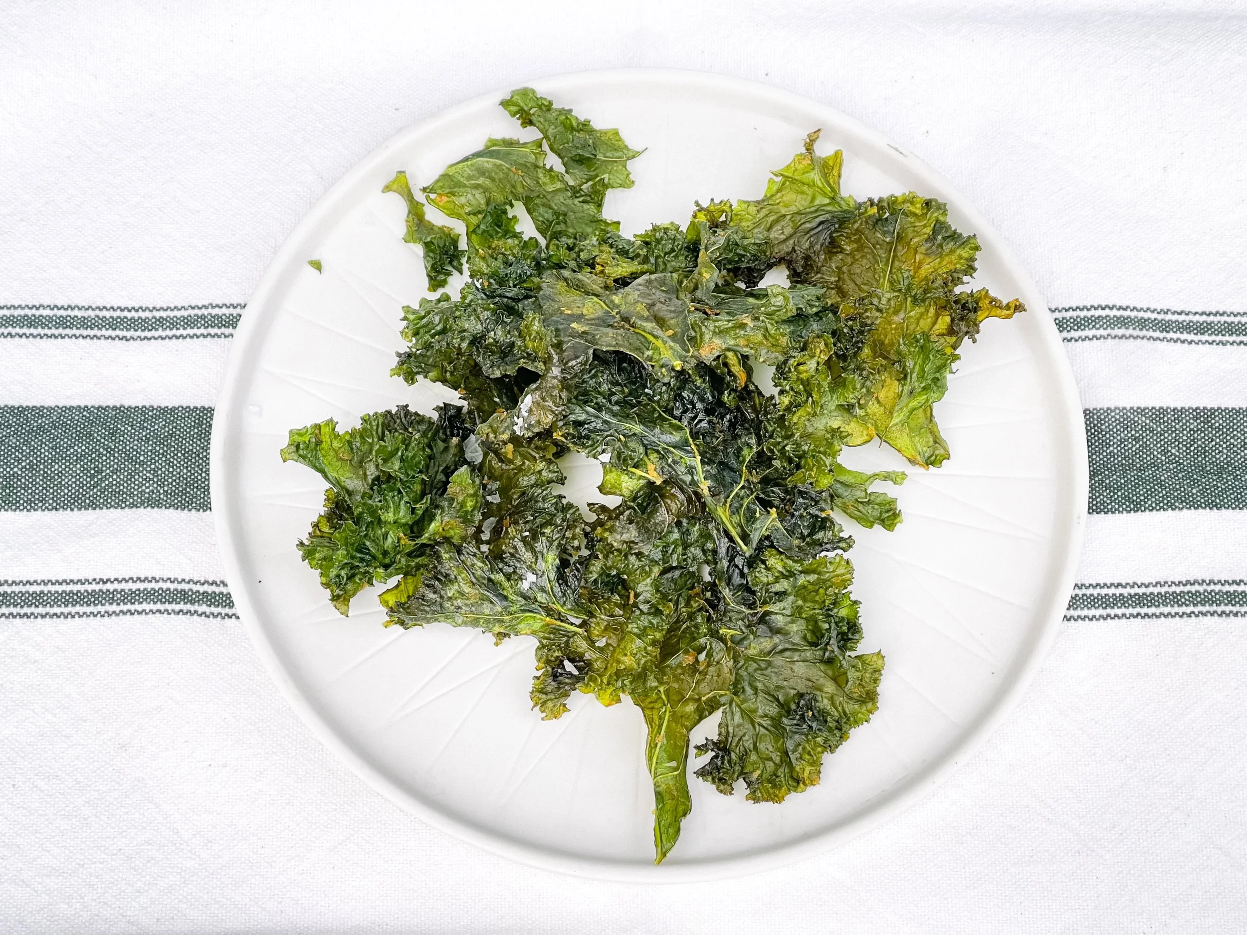 “Cheesy” Kale crisps