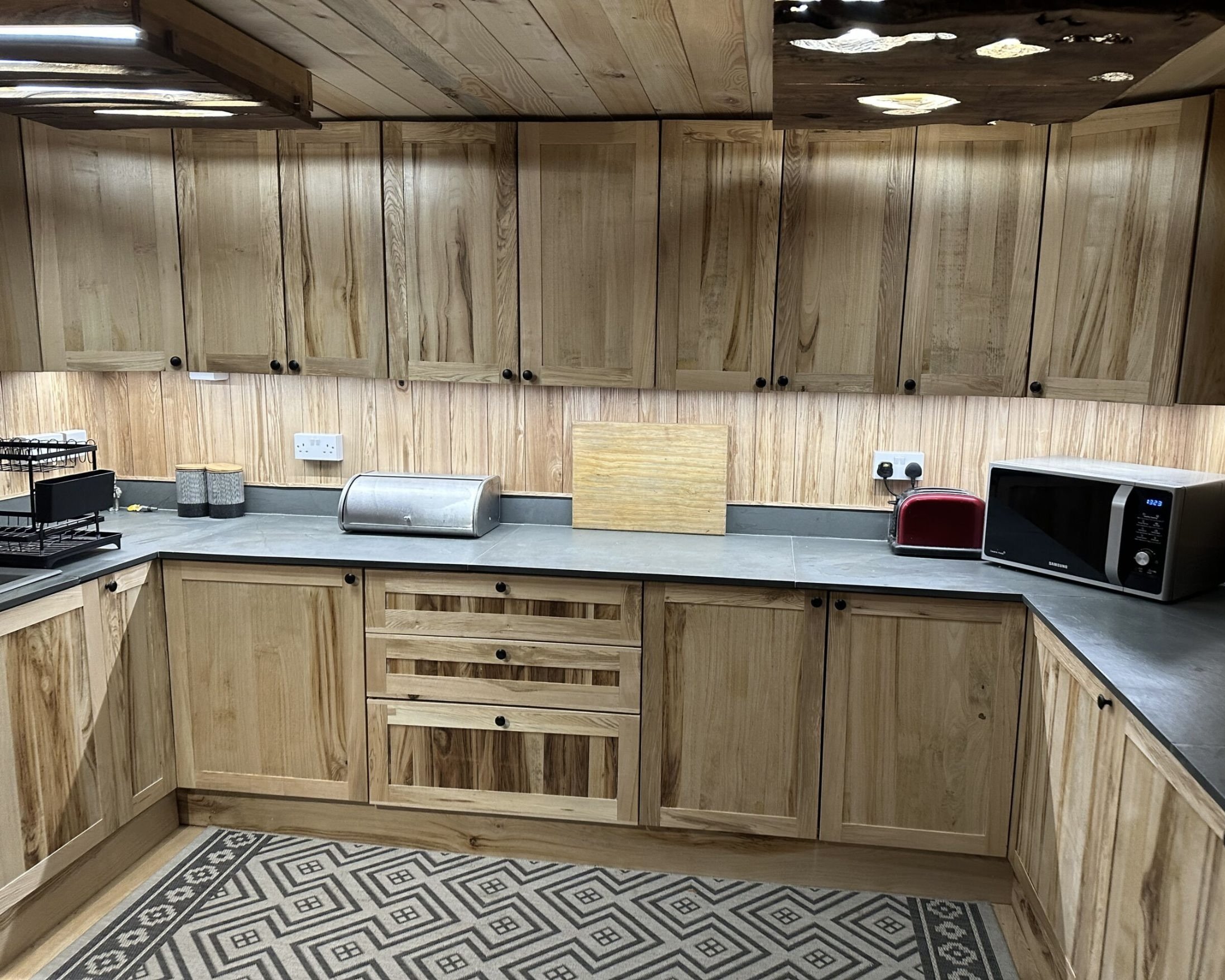 My Own Kitchen!
We can build your kitchen to really fit in with your needs... for me it was about having real natural wooden cabinets not chipboard carcasses with fancy plastic doors... I love rustic and so mixing up the woods we had available in t