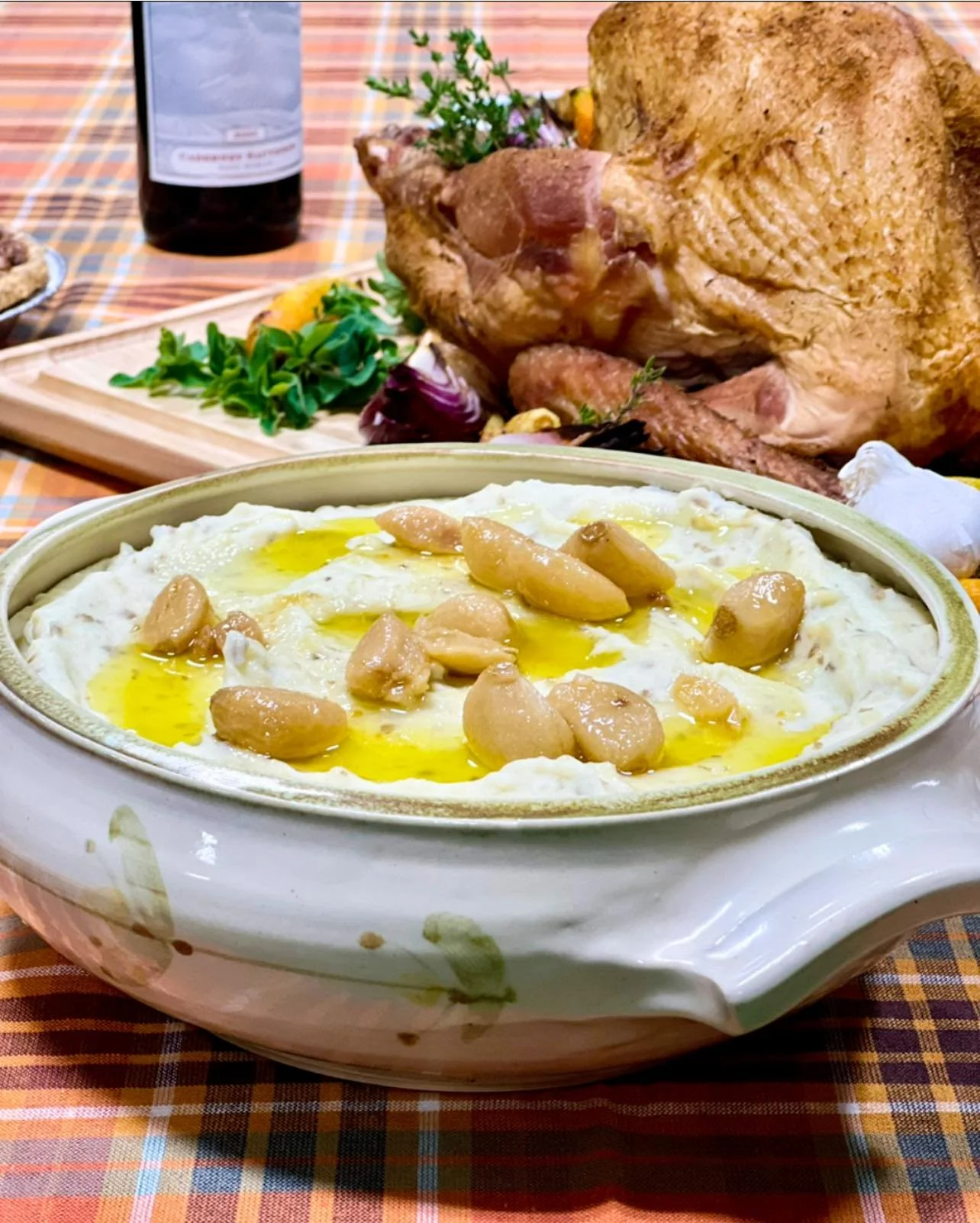 Mouth watering roasted garlic mashed potatoes- the perfect accompaniment to any Thanksgiving feast! 🤤

https://special-menus.square.site/

#TheMillMarket #VTfood #thanksgiving #garlic #mashedpotatoes