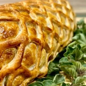 Last call for holiday orders! 🎄🥧
There&rsquo;s just one more day to place orders from our holiday menu.

We&rsquo;re cooking up all the classics and a few showstoppers too &mdash; slow-roasted turkeys, beef Wellington, comforting sides, and plenty 