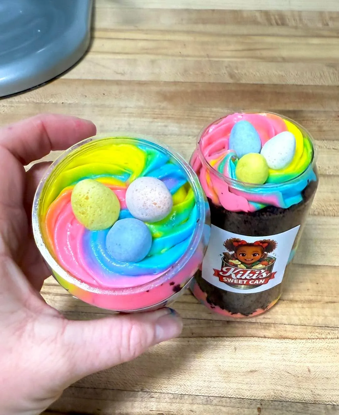 New flavor Easter Egg Hunt! 💛🩷🩵 Totally delicious!! A new version of eating a cake directly in a can. Fun for everybody, every occasion, everyday!!! Try it today now in store exclusively at @kikissweetcan  #cakeincan #cake #easter #easterrgghunt #