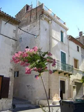 Husets facade fra torvet