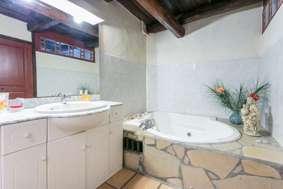 Badeværelse 1 med spa bad