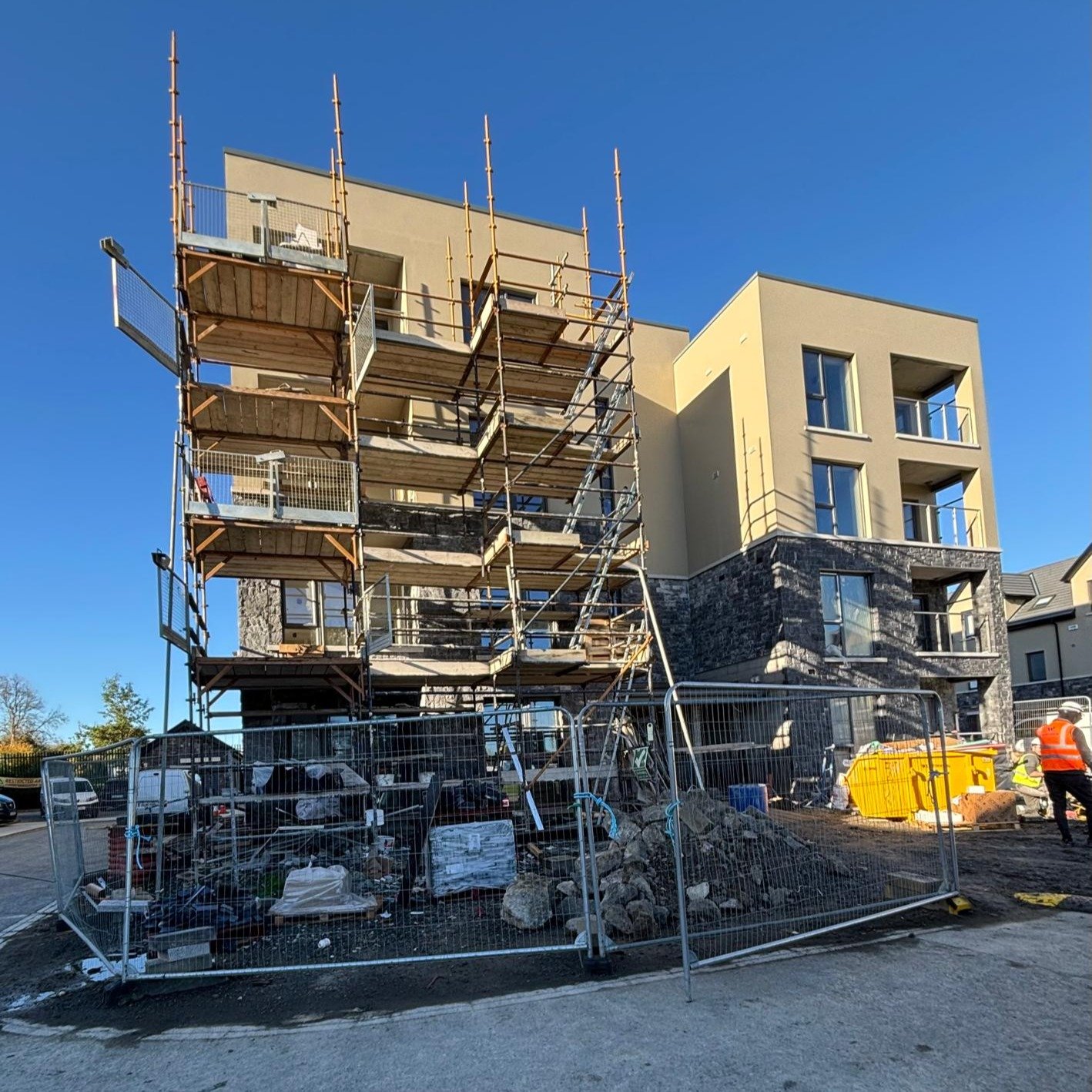 Exciting progress on this new apartment block in Co. Kildare for our client @mulberryproperties.
Nearing completion and looking great in the sunshine! ☀️
#ProgressUpdate 

Hashtags:
#MulberryProperties #Kildare #CountyKildare #KildareConstruction #Ki