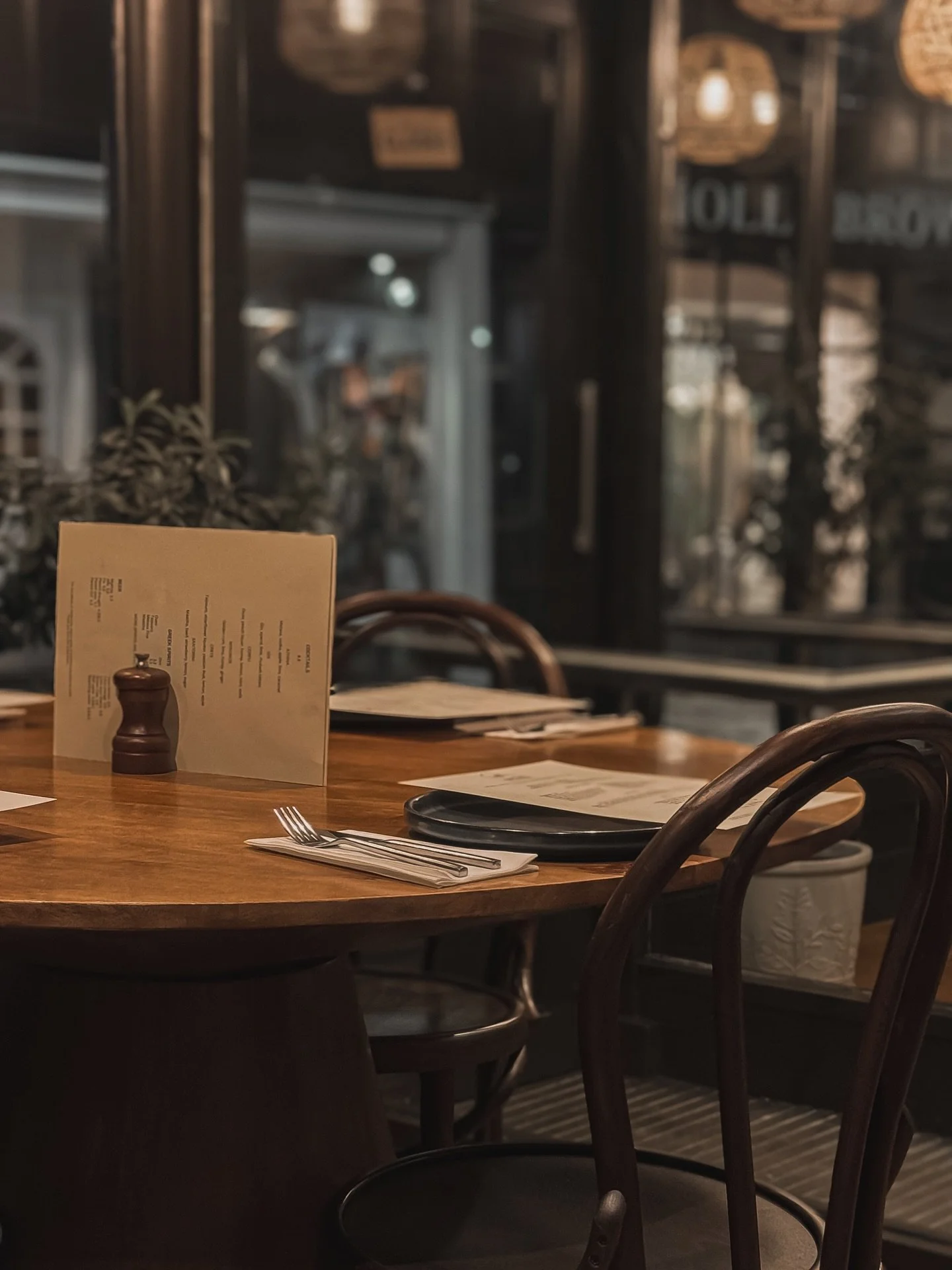 Greko slows the night down: warm light, honest flavours, the town square flickering outside and you, caught in the moment ✨

#grekobeverley