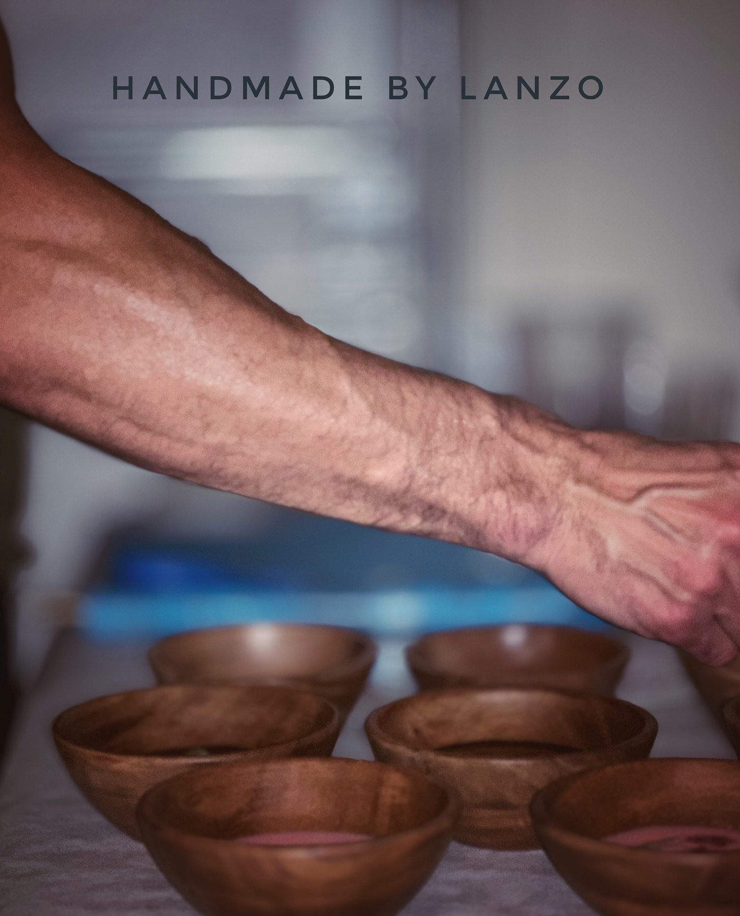 ✨ Bowls, coasters, trays&hellip; oh my! Some of these pics look like I&rsquo;m in an epoxy whirlwind 🌪️&mdash;but hey, that&rsquo;s just the price of making pretty things.

From calm swirls to chaos curls, every pour has a little personality (kinda 