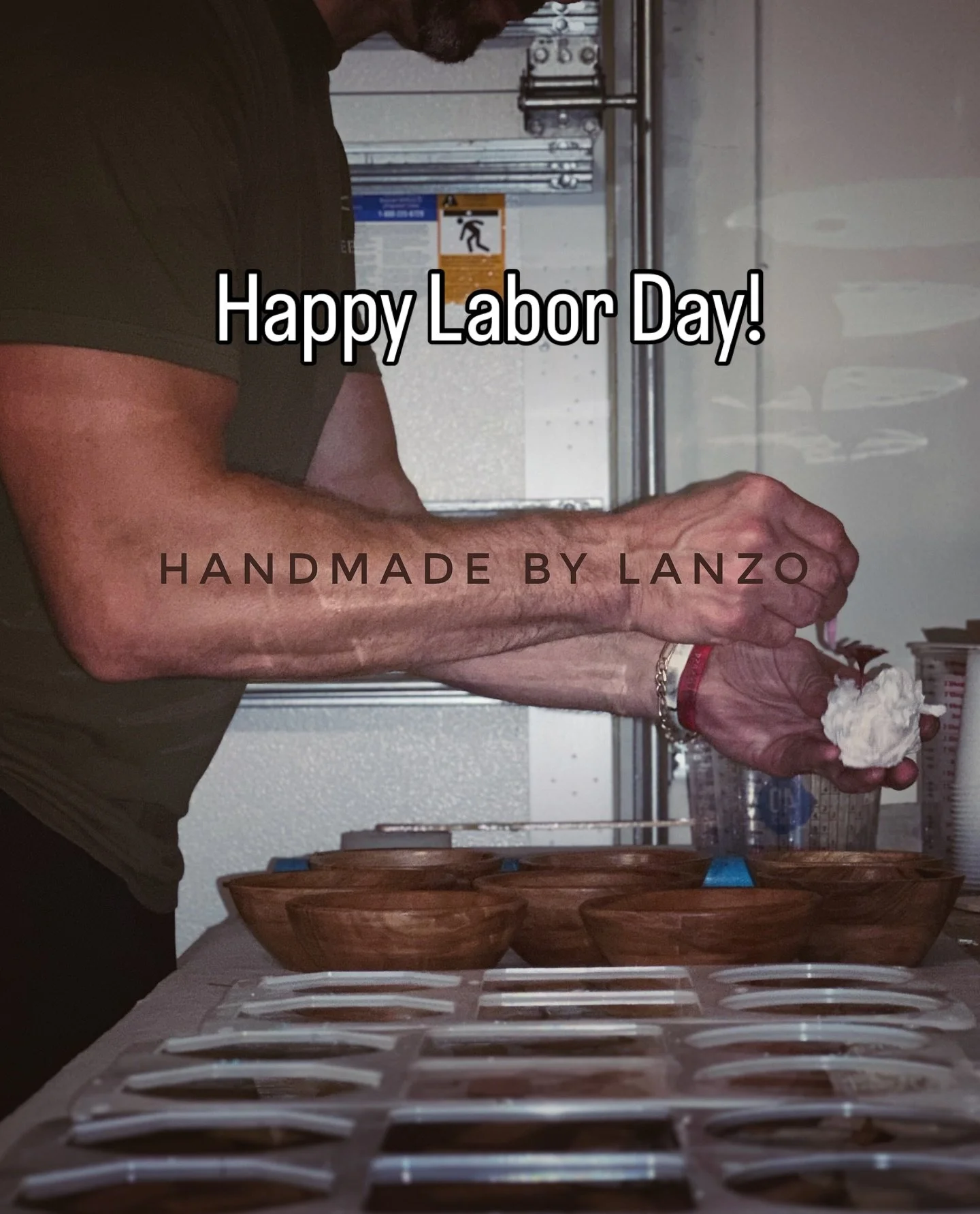 Celebrating the craft, the work, and the artistry this Labor Day. Proudly handmade, always with heart. 🇺🇸✨
👉 #LaborDayWeekend #HandmadeWithLove #EpoxyCreations #CharcuterieBoardGoals #ArtisanMade #SupportLocal #HandmadeByLanzo