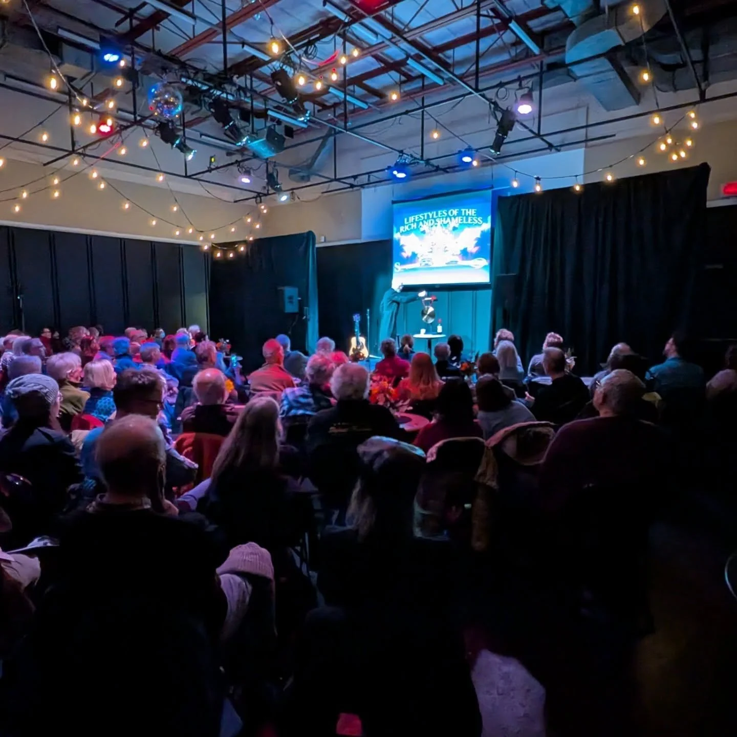 It's a packed house this afternoon for Tom Lips and our Signature Series show! Thank you #ottawa 

#storytellersofottawa #storytellersofcanada🇨🇦