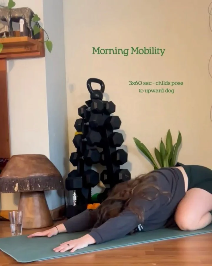 ✨Morning Mobility ✨
 
Having a lazy morning and not feeling up for a full workout? Try this quick hip-opening mobility flow for the perfect way to wake up your body to ease into your day 🌞

⚡️3x60 sec - child&rsquo;s pose to upward dog
⚡️60 sec - ca