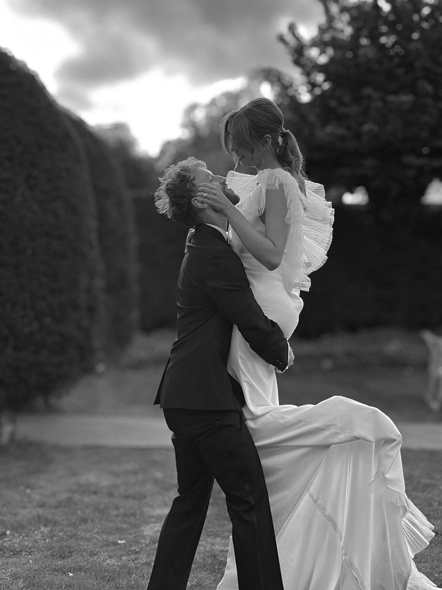 A beautiful autumn day, moments captured forever 🍂💍 

Concept | @nicole_walkerphotography 
Venue | @manor.estate.wiltshire 
Photography | @joannaransonphotography &amp; @nicole_walkerphotography 
Content creators | @afterglowcontent 
Planning, styl