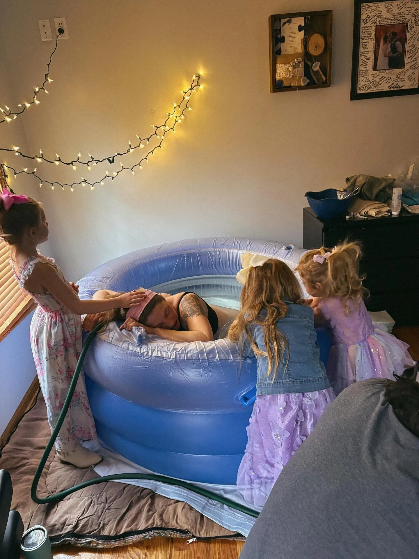 I was given permission to share some pictures from the birth I attended last weekend with @midwifelife89 💛 it was mom&rsquo;s first home birth and she made it look easy. I watched her husband hold her up and support her in the best way (while cracki