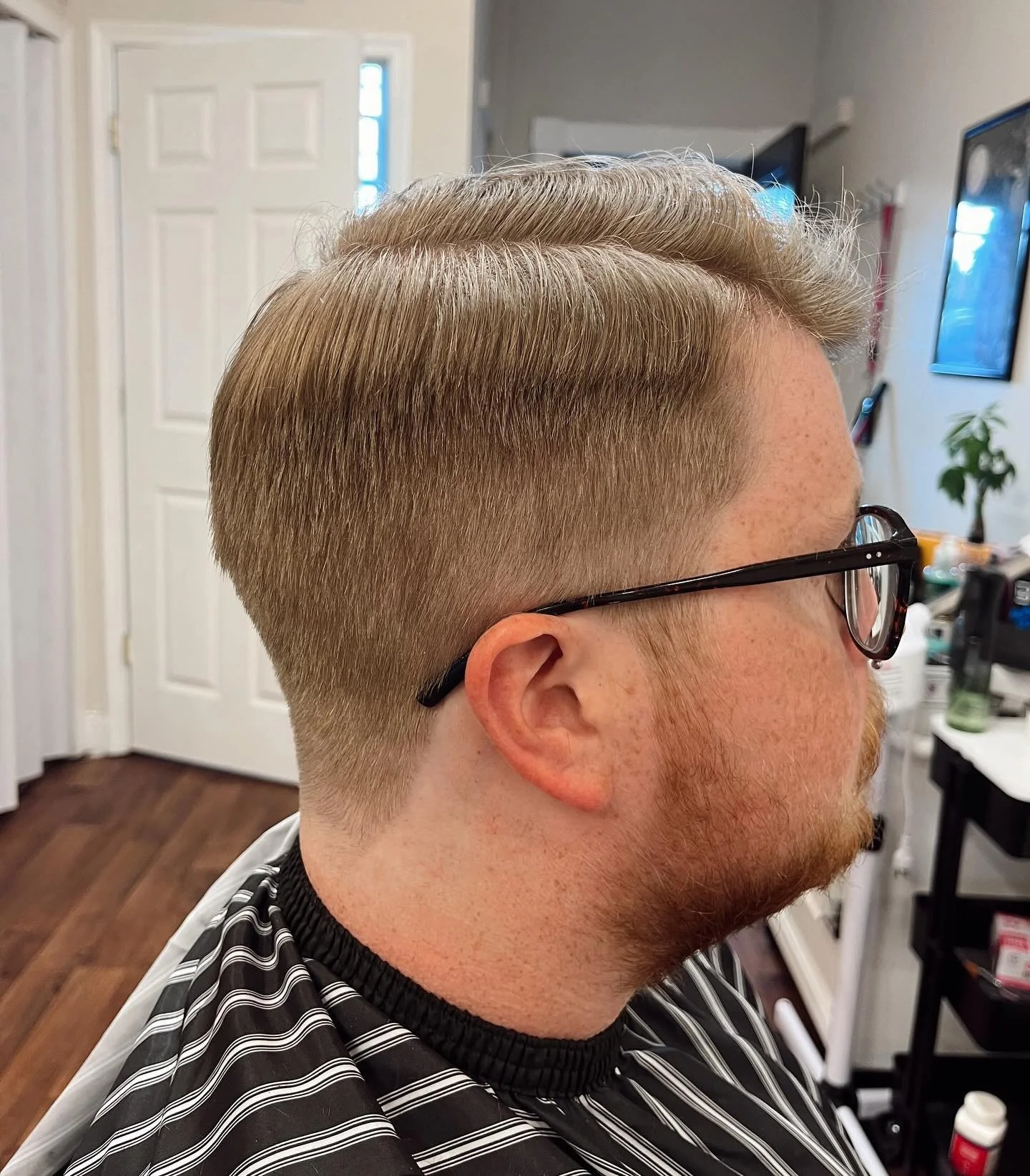 3-4 sides long on top 

#barber #femalebarber #ladybarber #wahl #stylecraft #gamma #rvabarber #blondehair #fade #babyliss #station10