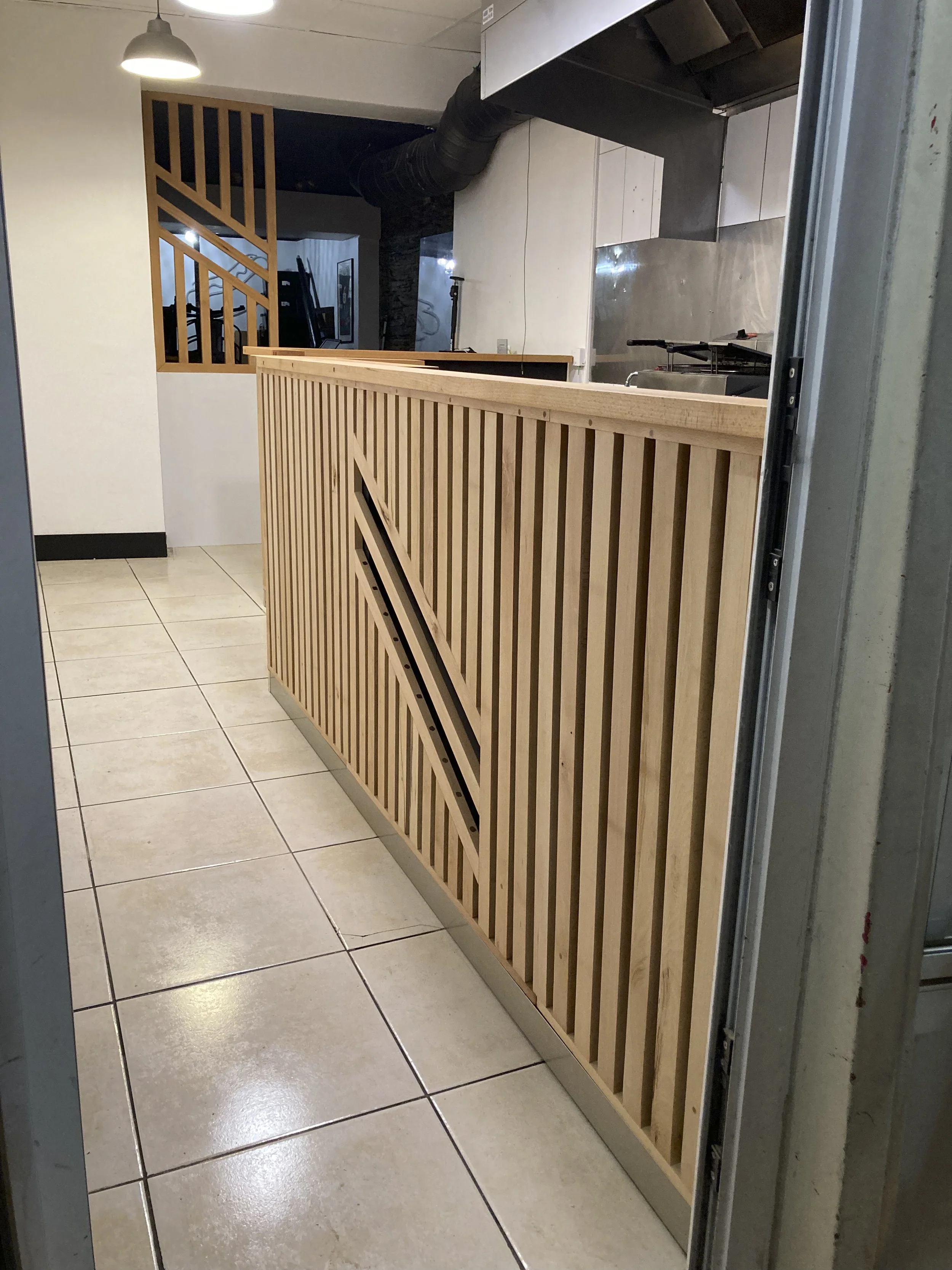 Comptoir-amenagement-carbone meleze.jpg