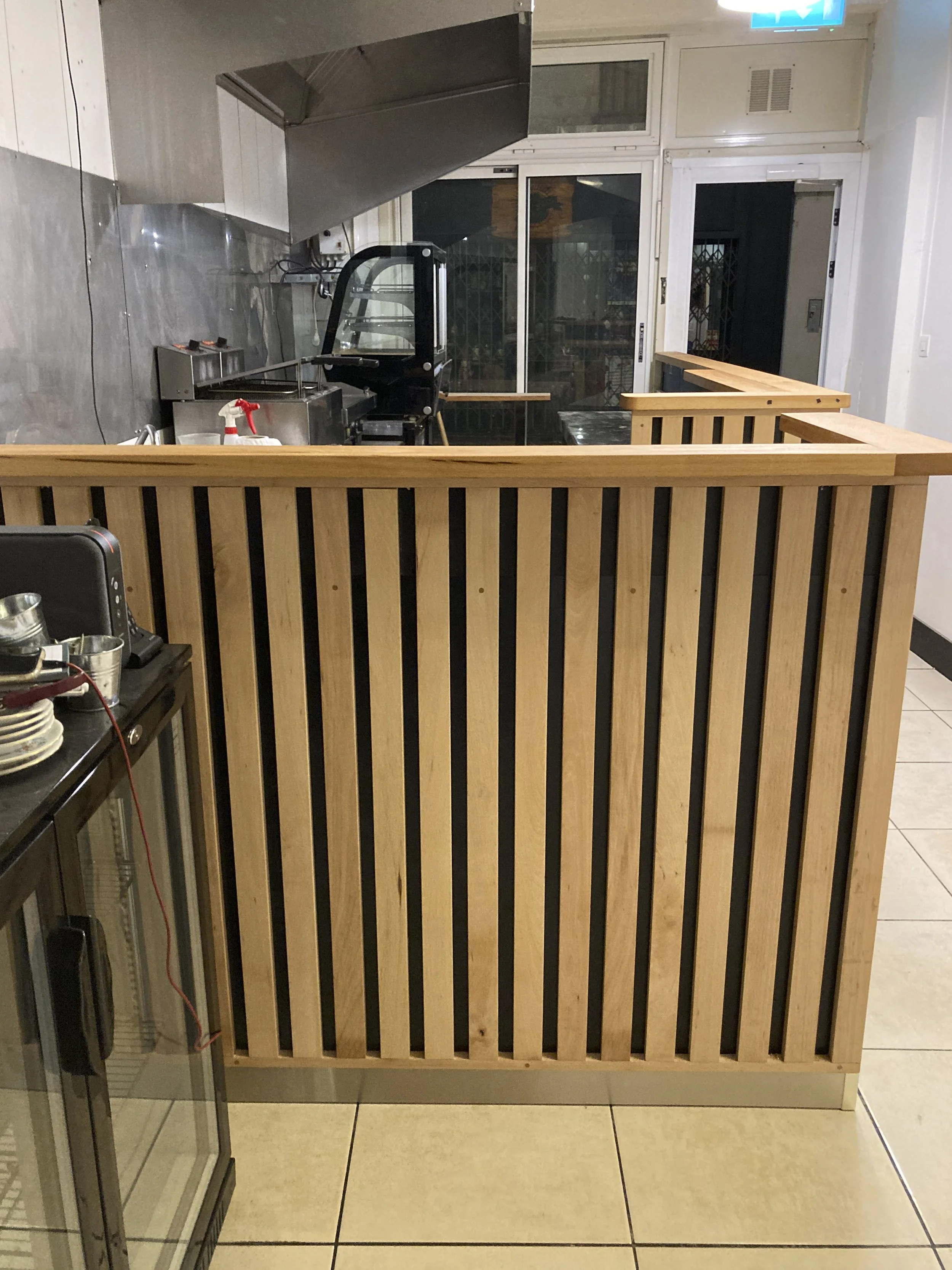Comptoir-amenagement-carbone meleze-2.jpg