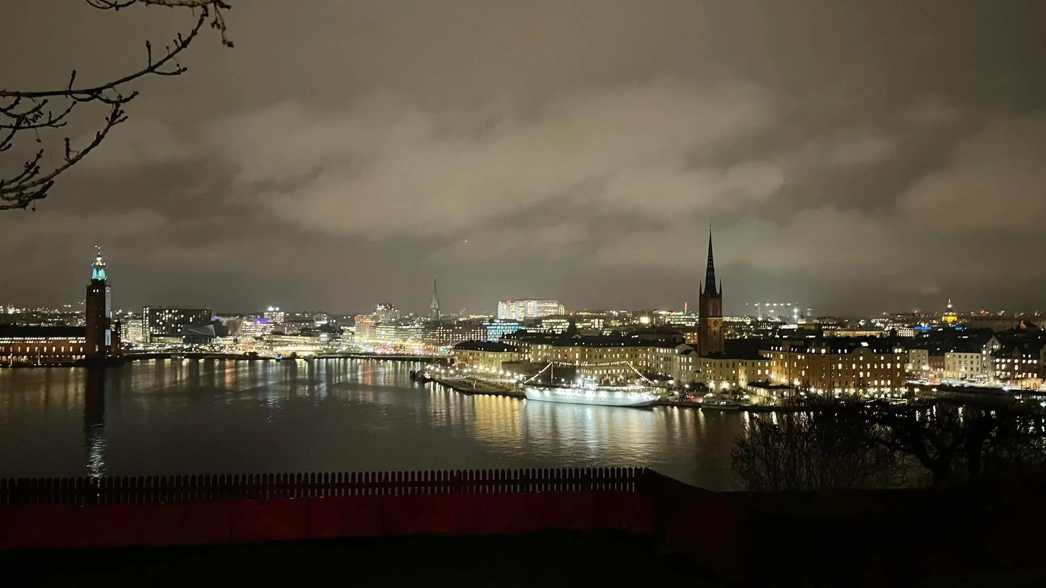 L&auml;mnar Stockholm. B&auml;sta lekplatsutsikten! ❤️