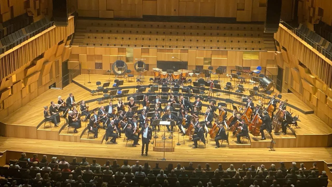 Konsert med k&auml;ra MSO. Danskt, norskt (Grieg med underbara Anna Christensson) och Pettersson sm&auml;rtfyllda &aring;tta. N&auml;stan uts&aring;lt p&aring; Malm&ouml; live!