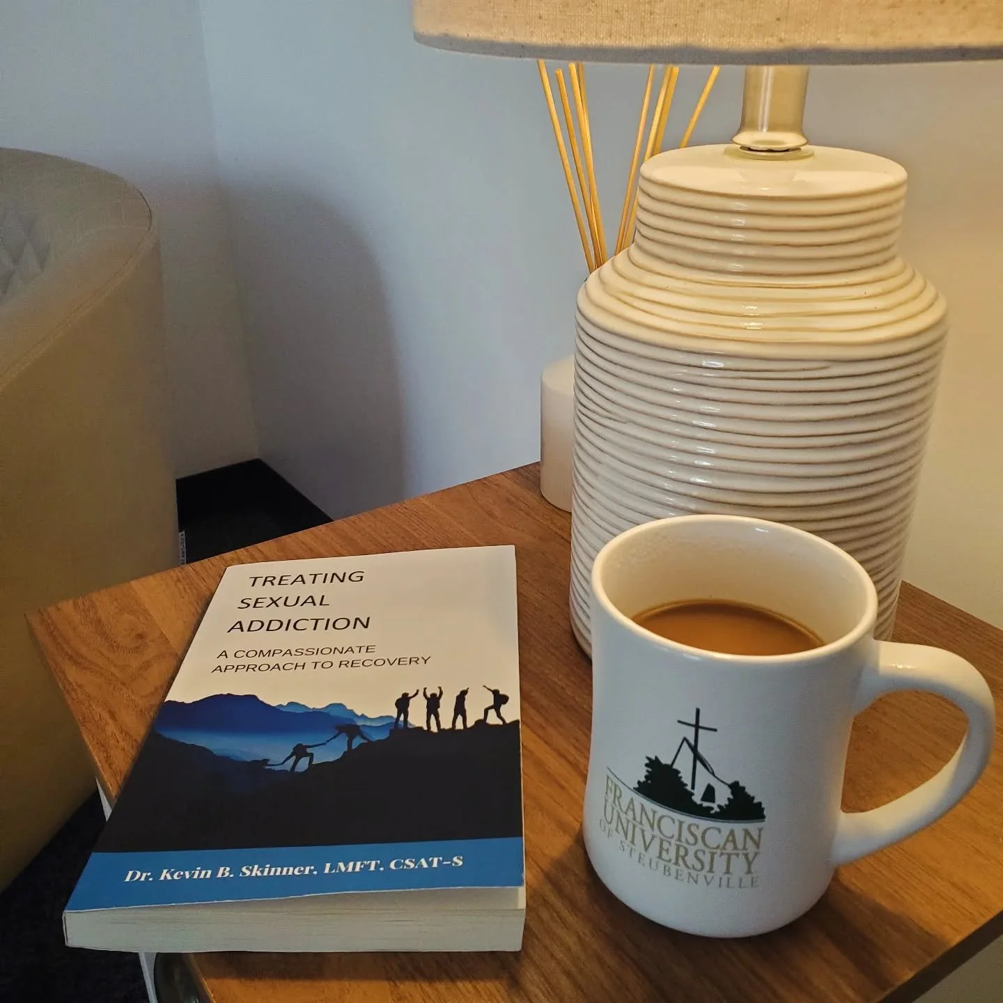 Family friendly reading w/ my new @franciscanuniversity mug!

Enjoying a break from our waiting room at @harmoniacounseling

Working to perfect the pour over coffee too!

#counselor #privatepractice #fredericksburg