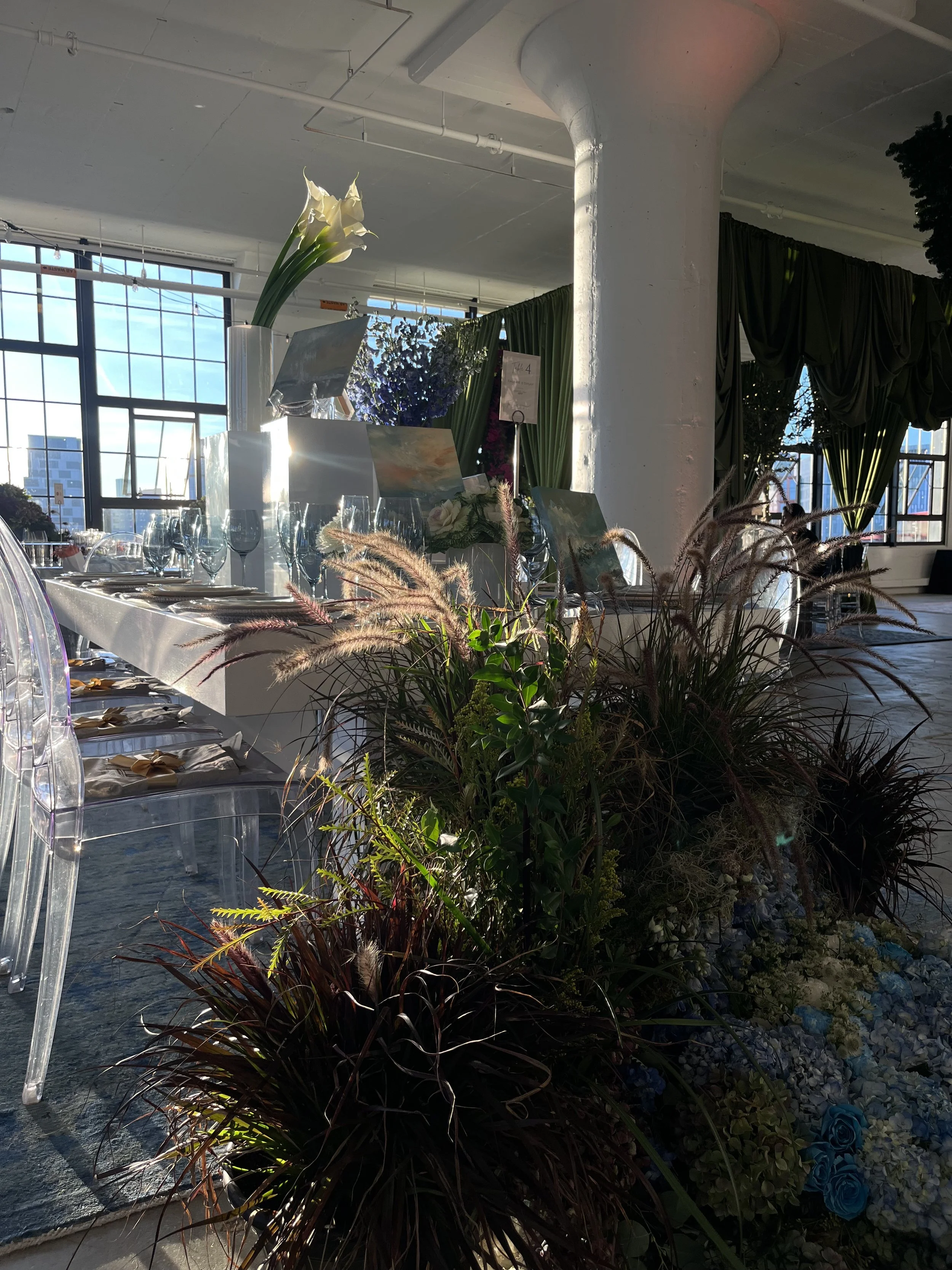 Galerie d'Orsay and Kathy Buist table installation at To Live and Dine