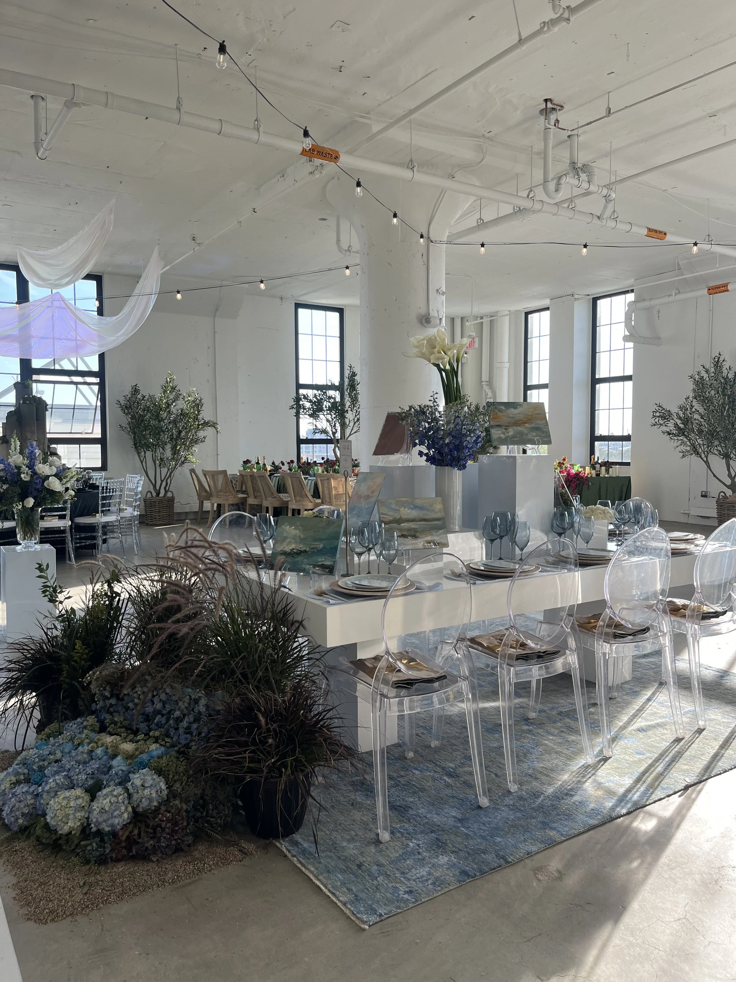 Galerie d'Orsay and Kathy Buist table installation at To Live and Dine