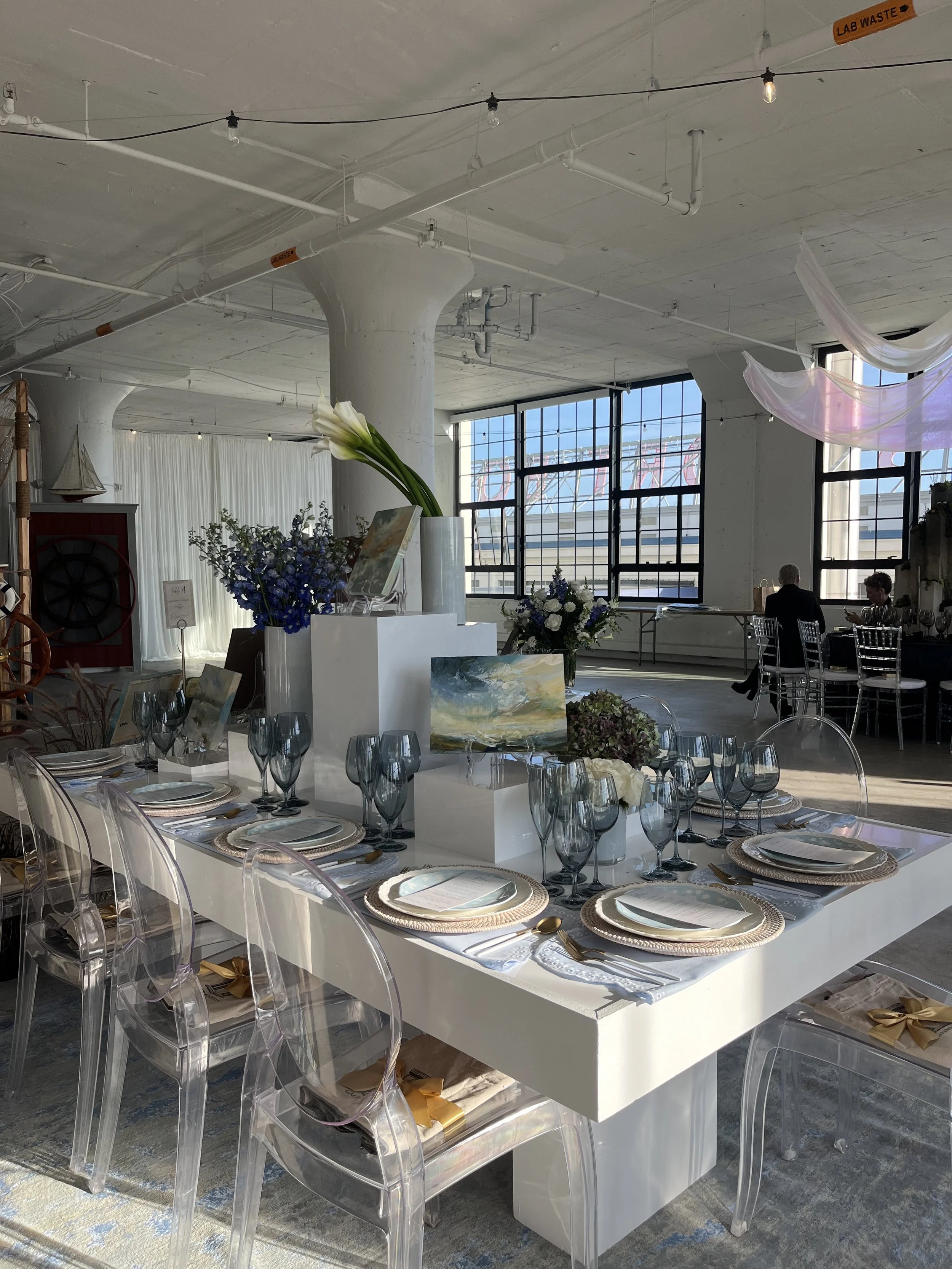 Galerie d'Orsay and Kathy Buist table installation at To Live and Dine