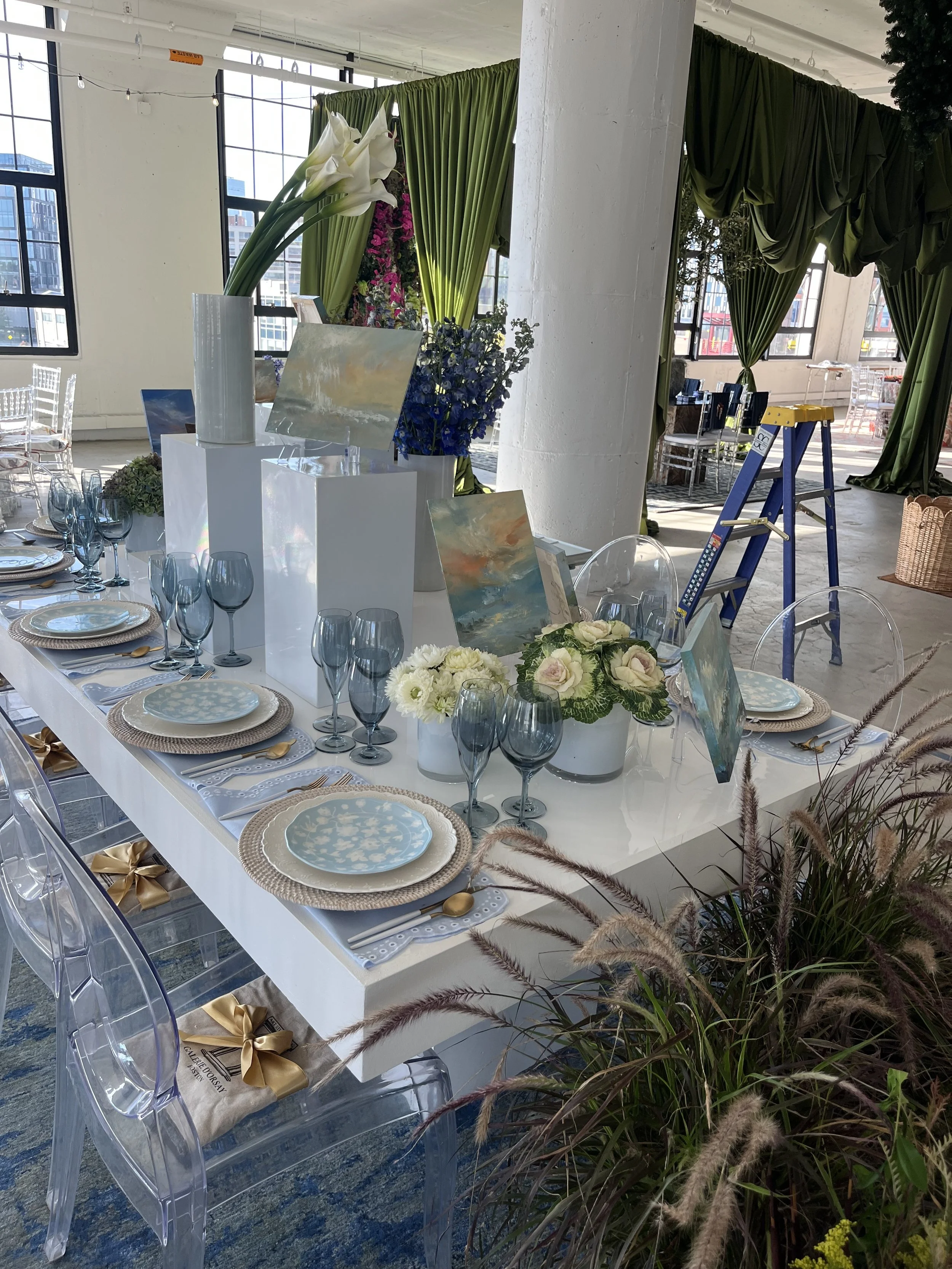 Galerie d'Orsay and Kathy Buist table installation at To Live and Dine