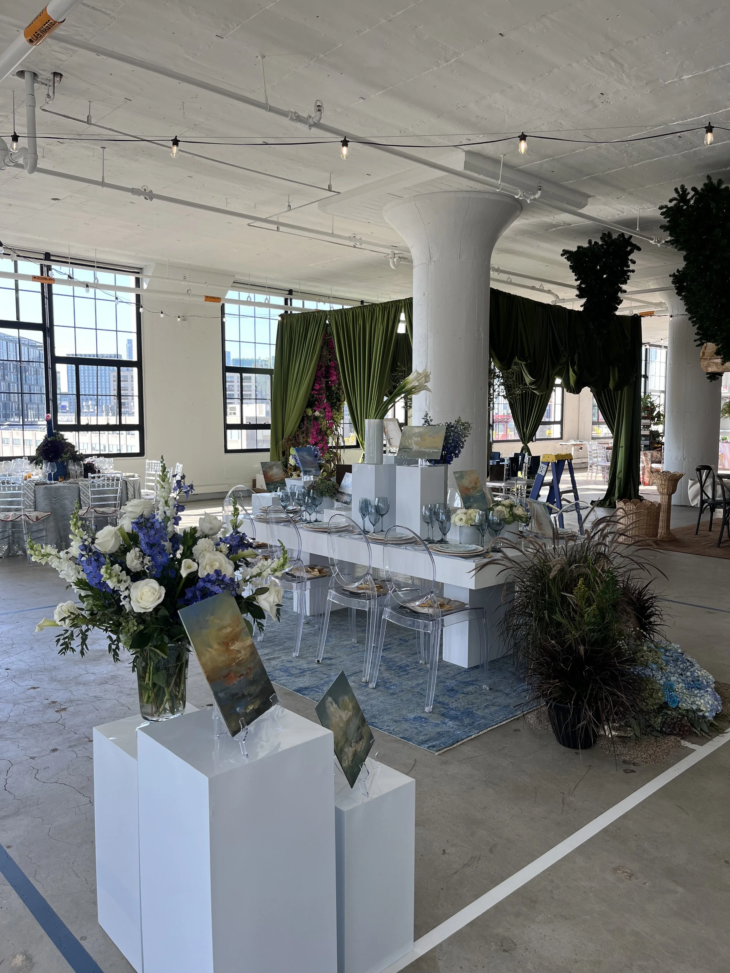 Galerie d'Orsay and Kathy Buist table installation at To Live and Dine