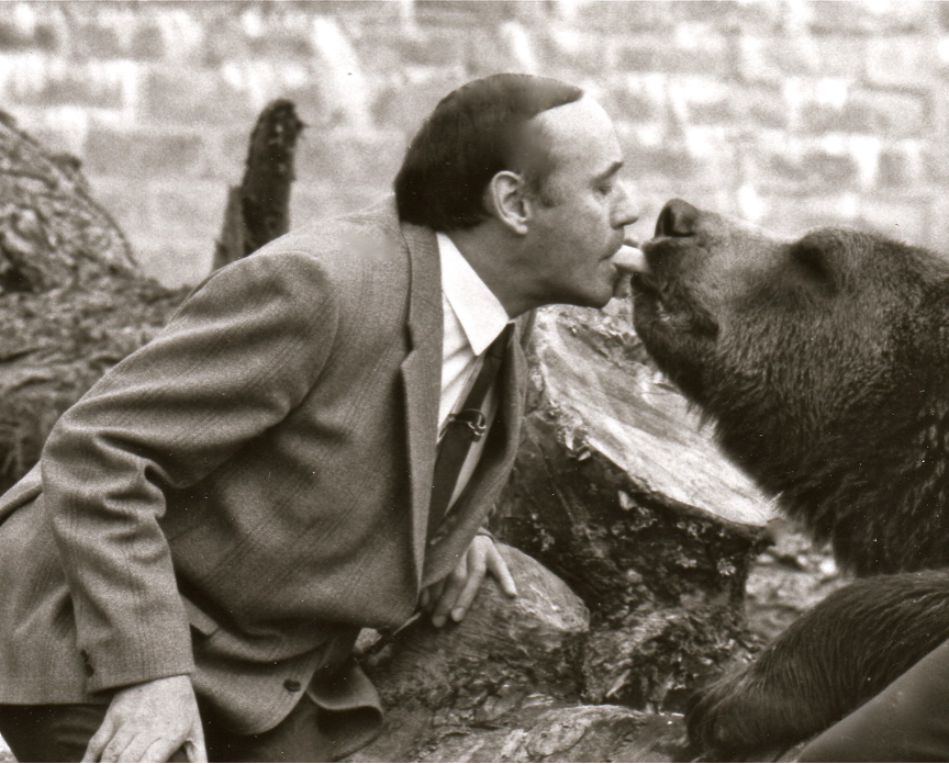 Desmond Morris feeding an adult grizzly bear a banana