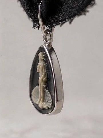 Side view of sterling silver Venus cameo pendant and setting